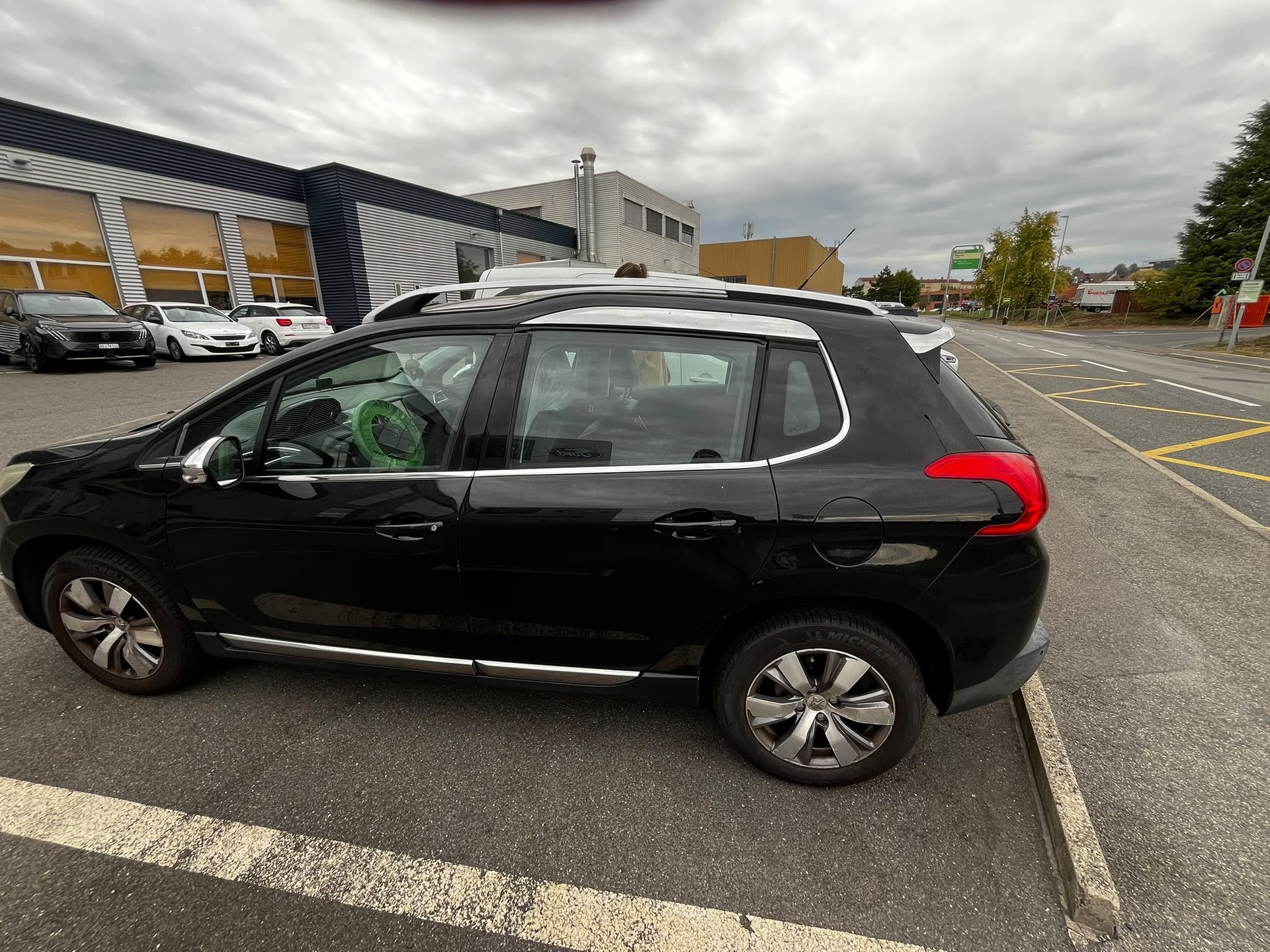 PEUGEOT 2008 1.2 VTI Access-image-2