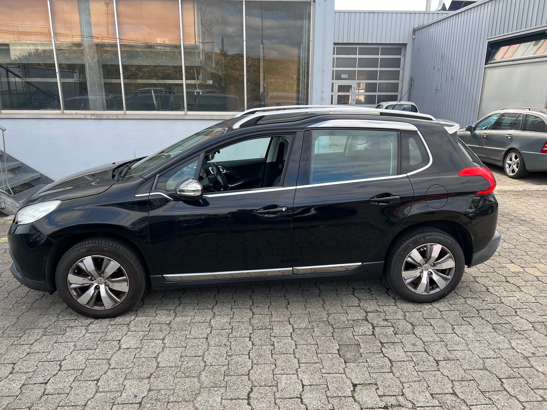 PEUGEOT 2008 1.2 VTI Access-image-7