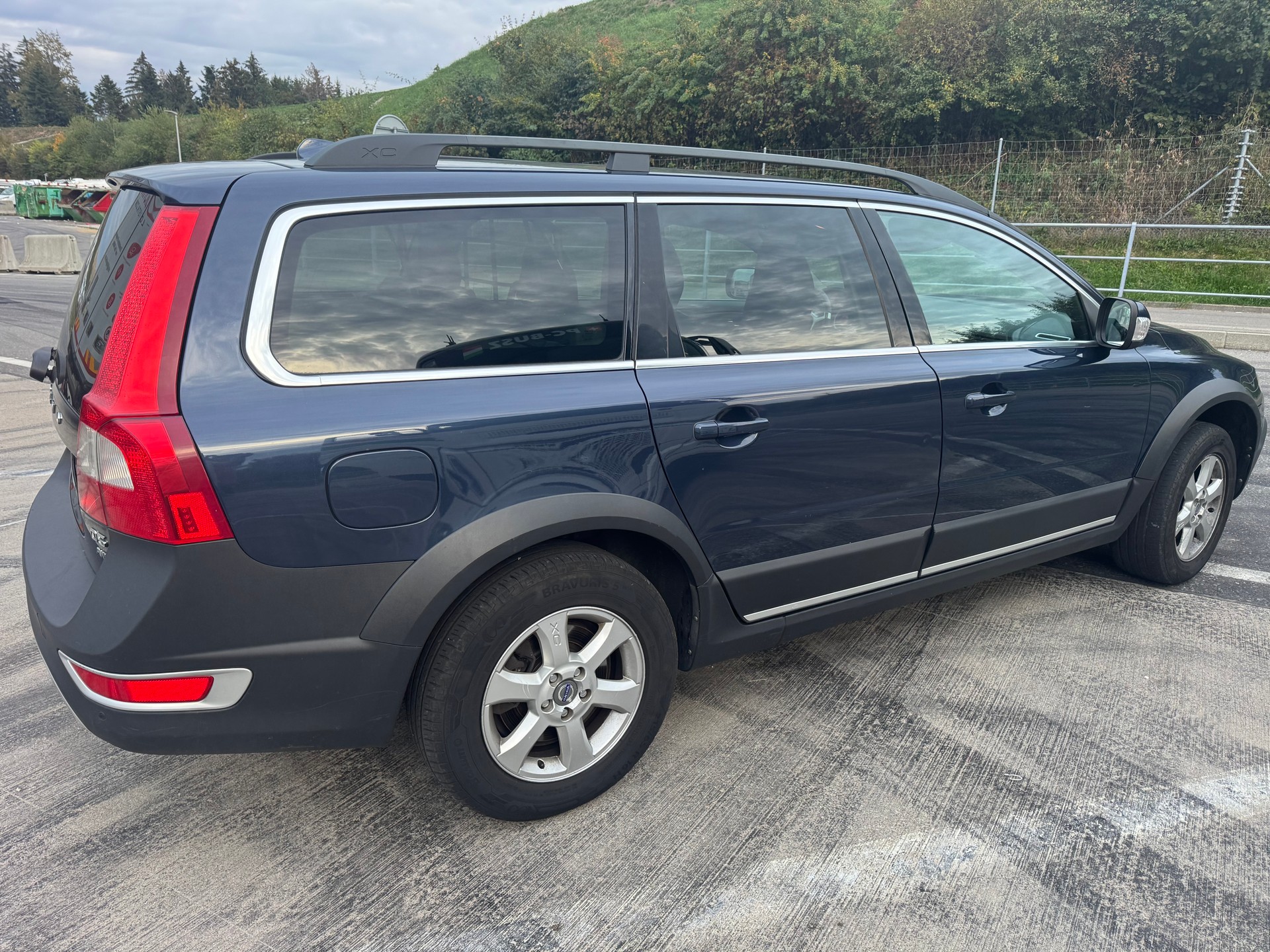 VOLVO XC70 D5 AWD Momentum Geartronic-image-4