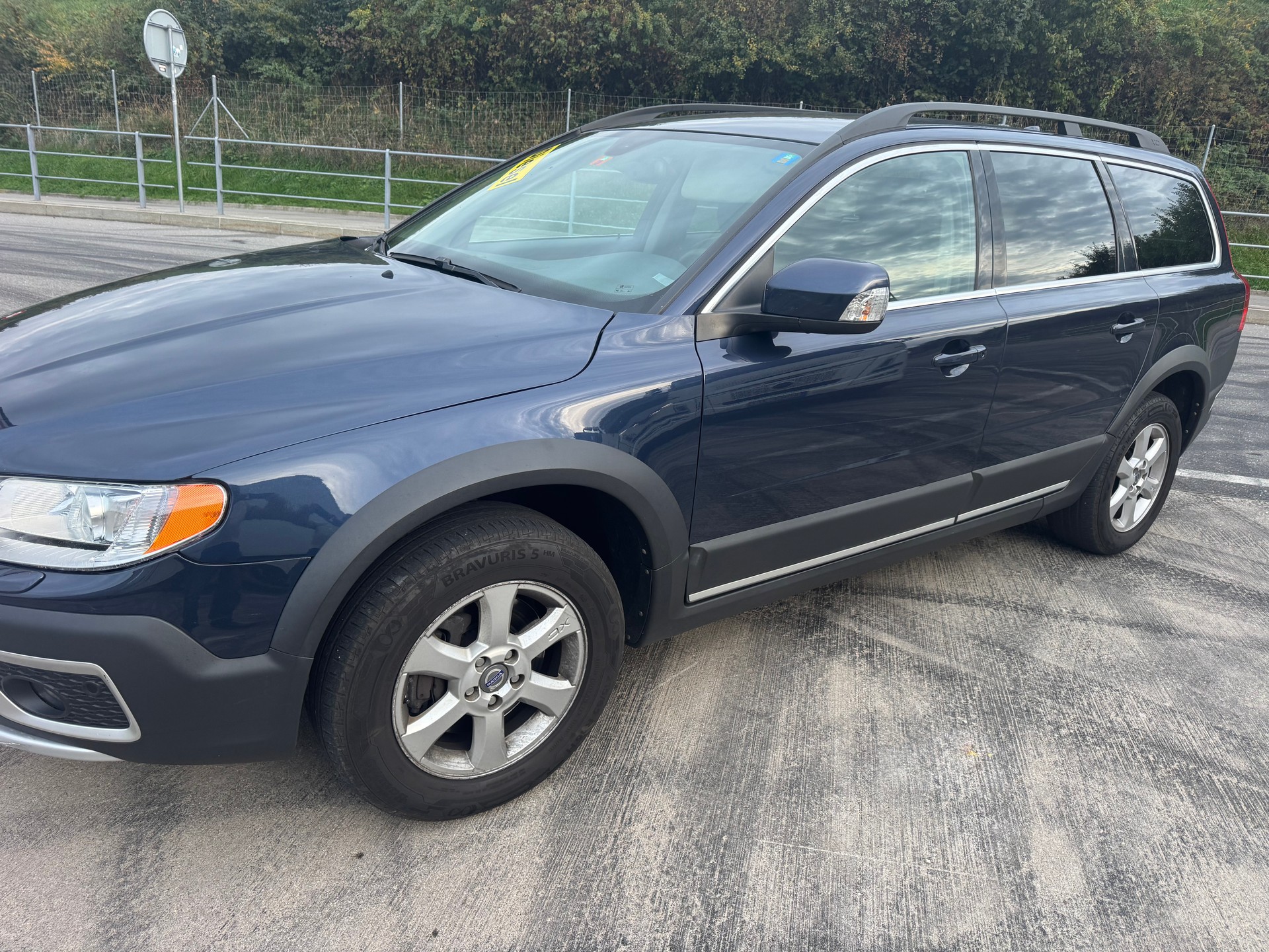 VOLVO XC70 D5 AWD Momentum Geartronic-image-5