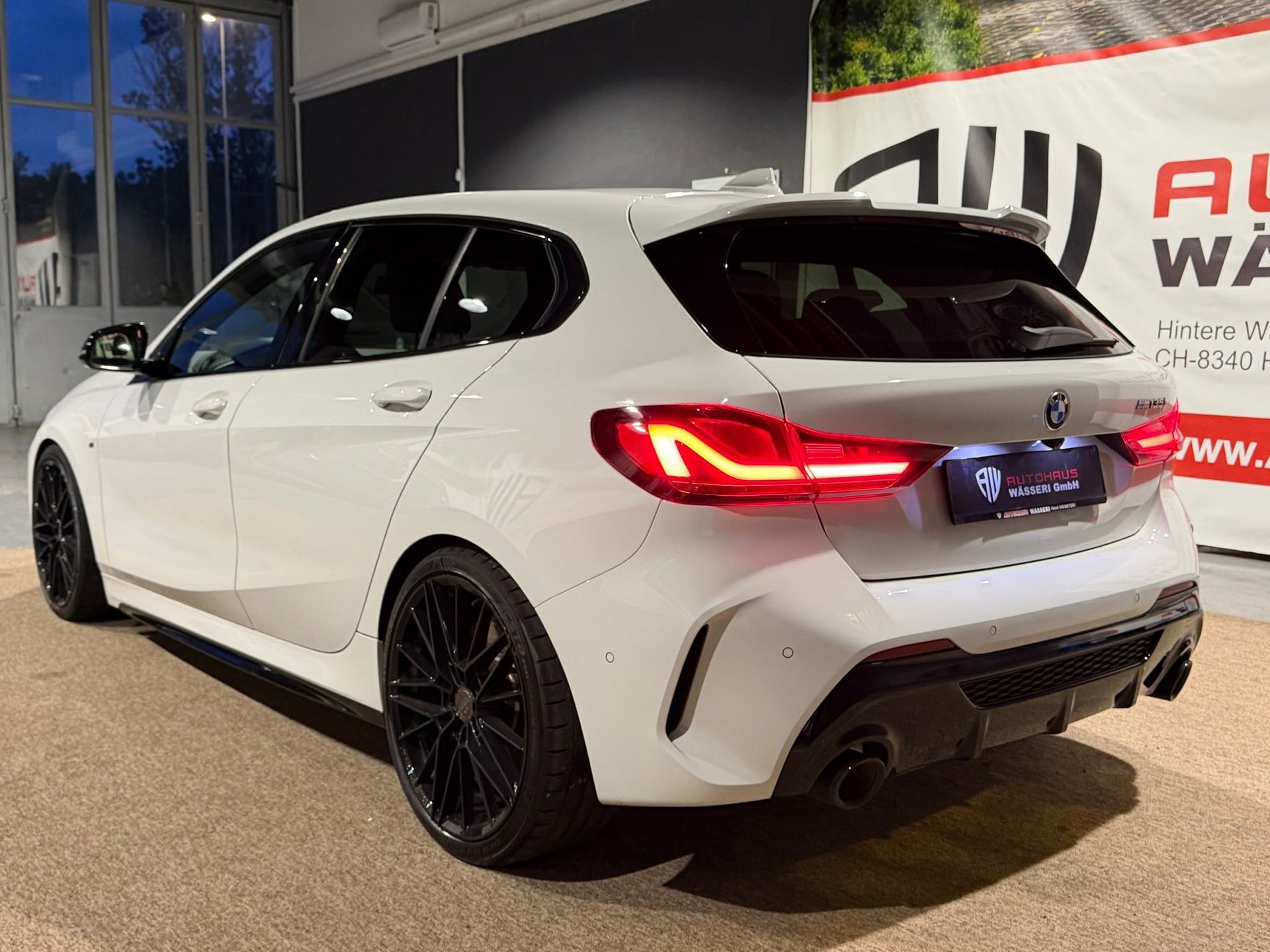 BMW M135i xDrive Steptronic-image-4