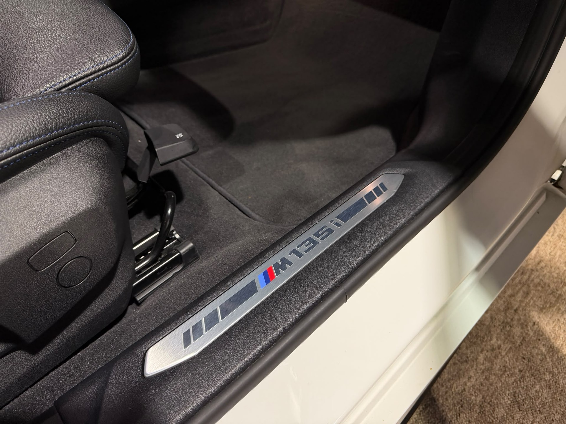 BMW M135i xDrive Steptronic-image-19