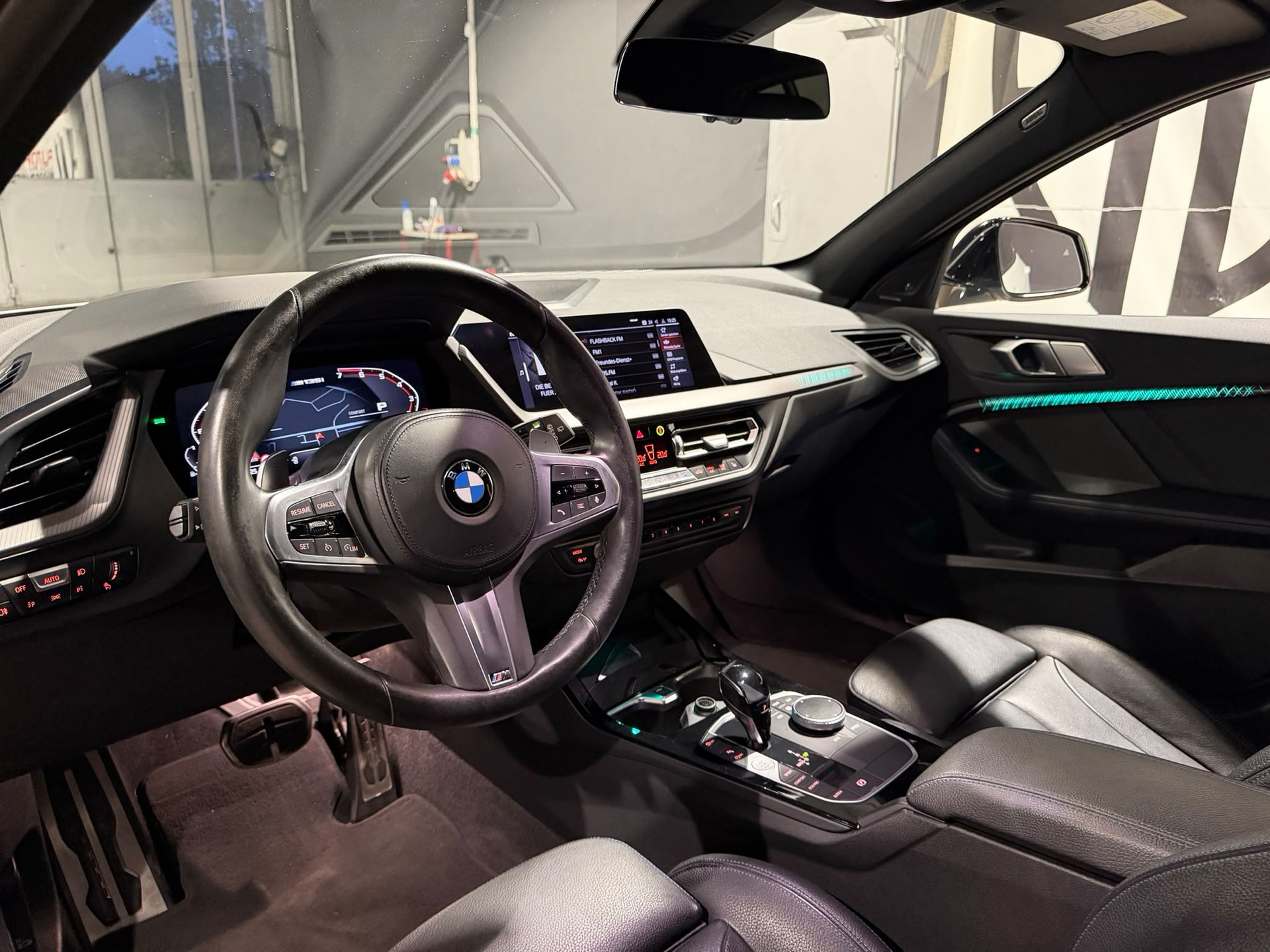 BMW M135i xDrive Steptronic-image-12