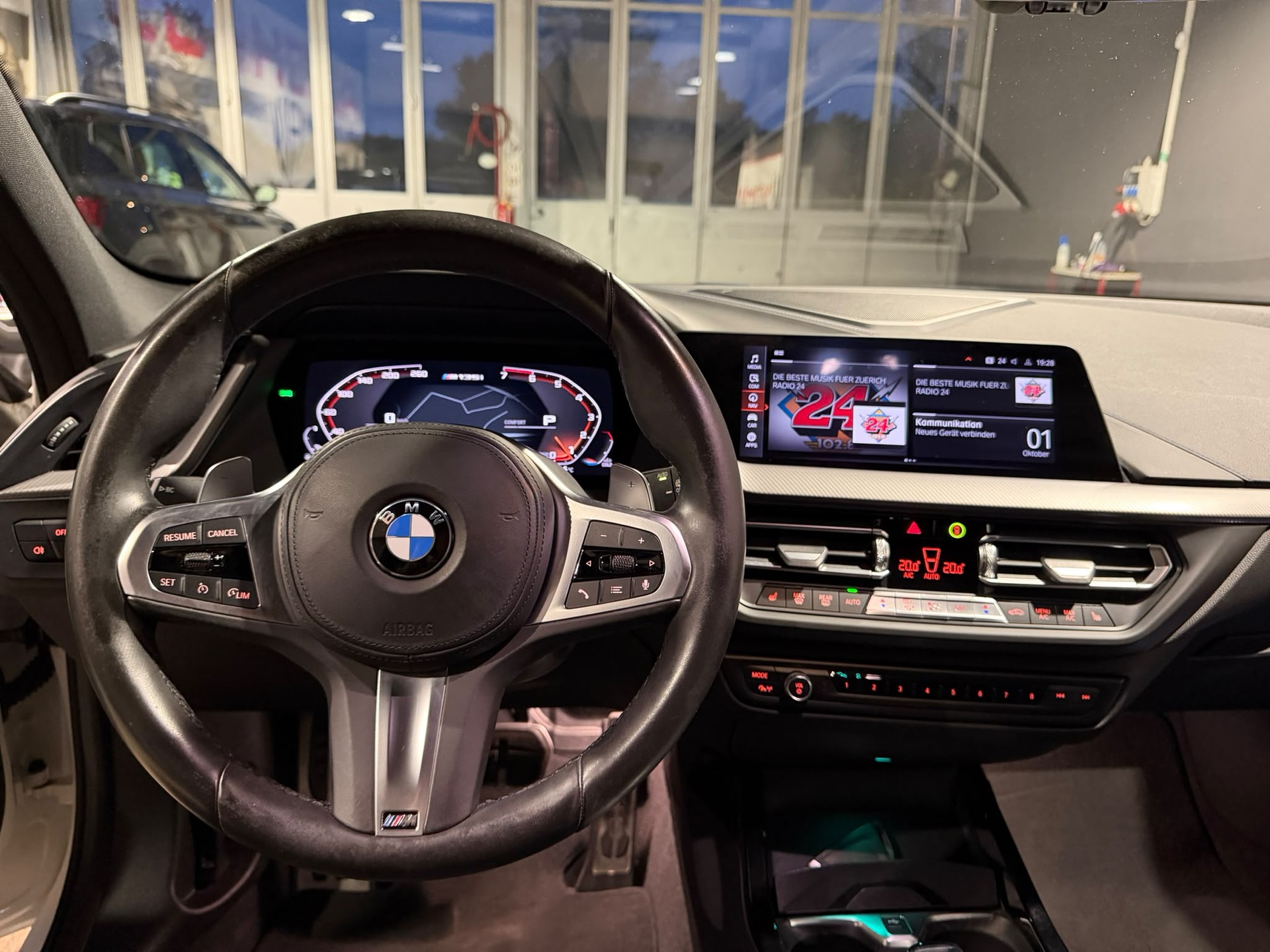 BMW M135i xDrive Steptronic-image-9