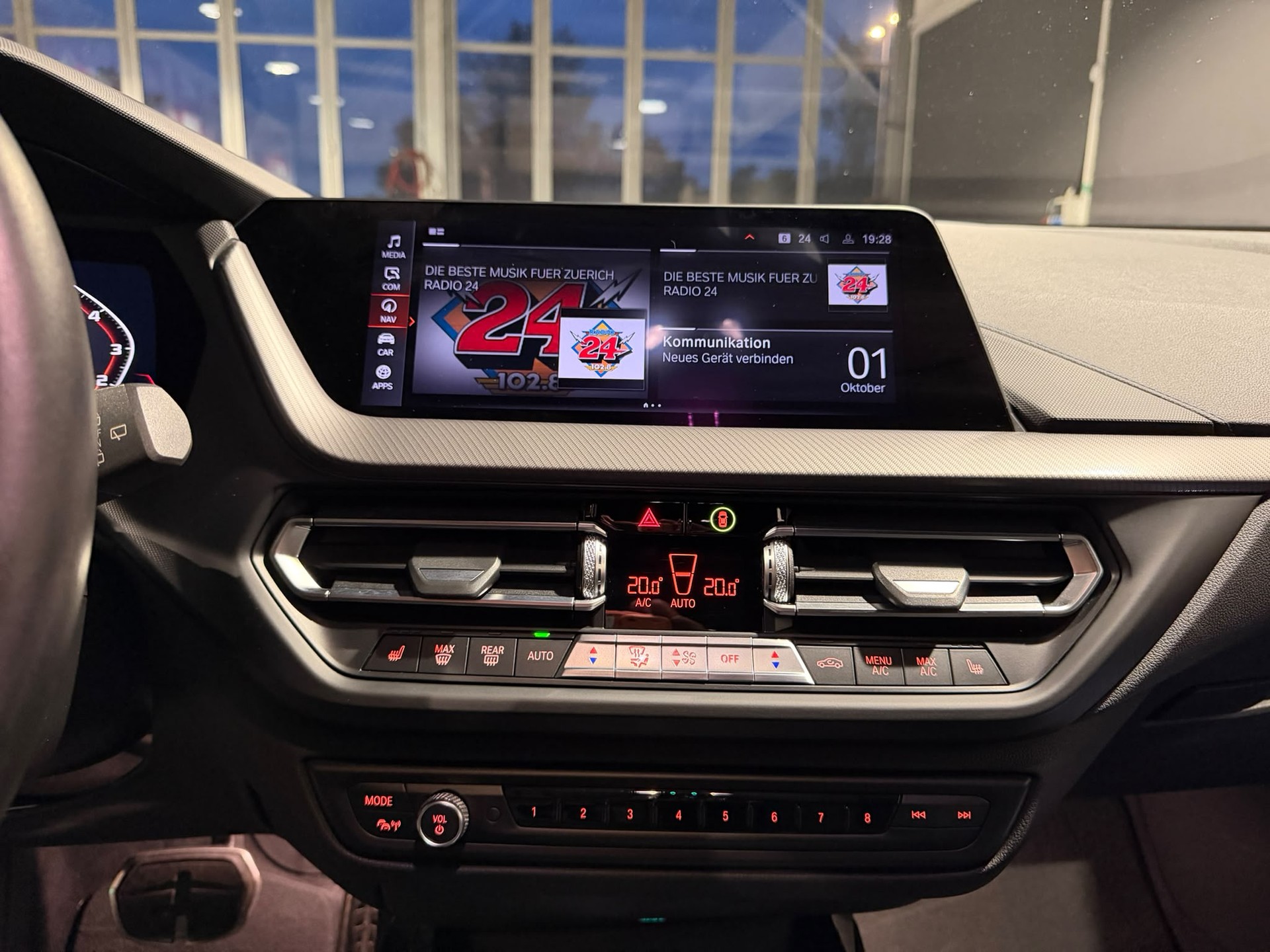 BMW M135i xDrive Steptronic-image-10