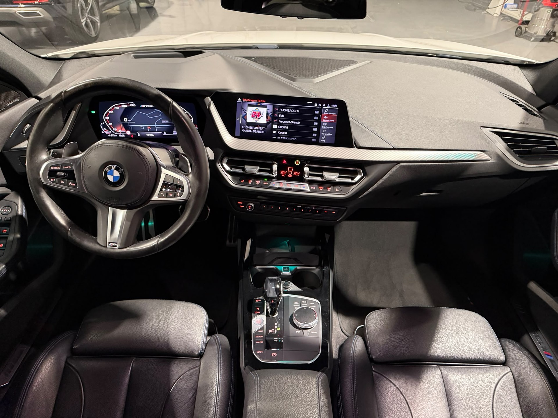 BMW M135i xDrive Steptronic-image-8