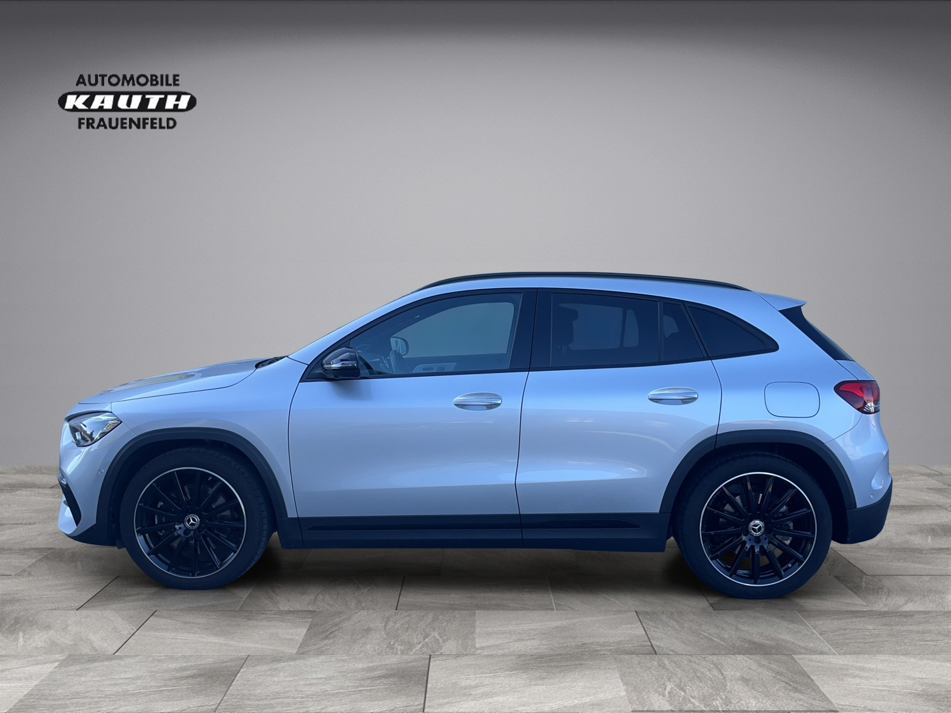 MERCEDES-BENZ GLA 250 4Matic AMG Line 8G-DCT *Sitzheizung/Lüftung, Panoramadach, AHK, Head up, 360°Kameras°-showroom-element-1