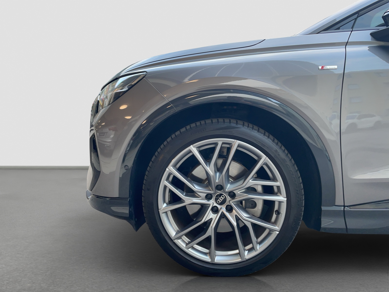AUDI Q4 Sportback e-tron 50 quattro-image-4