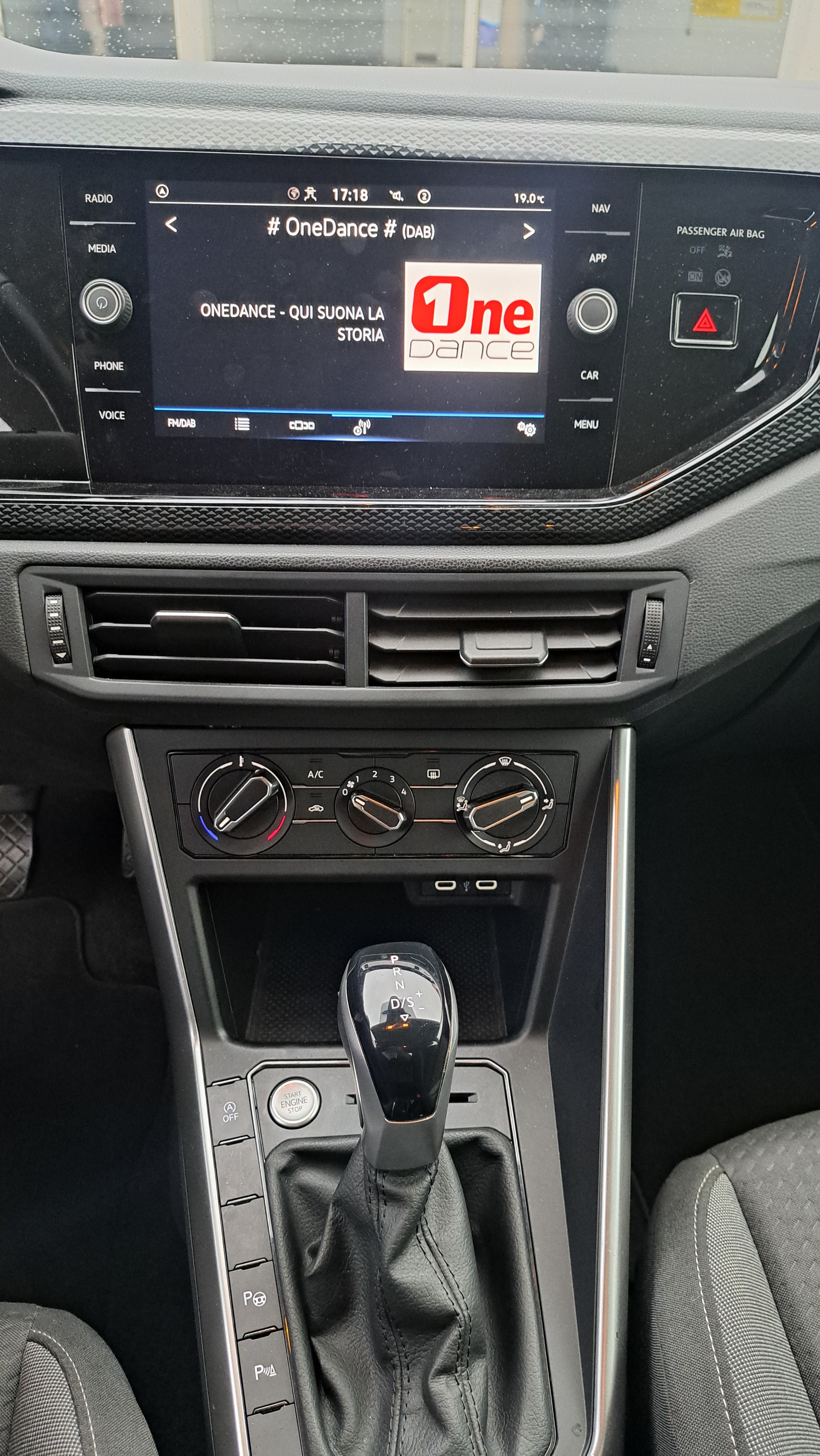 VW Polo 1.0 TSI Life DSG-image-15