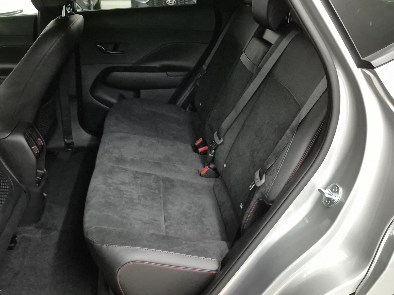 HYUNDAI Kona 65,4 kWh Electric N-Line Two Tone-image-6
