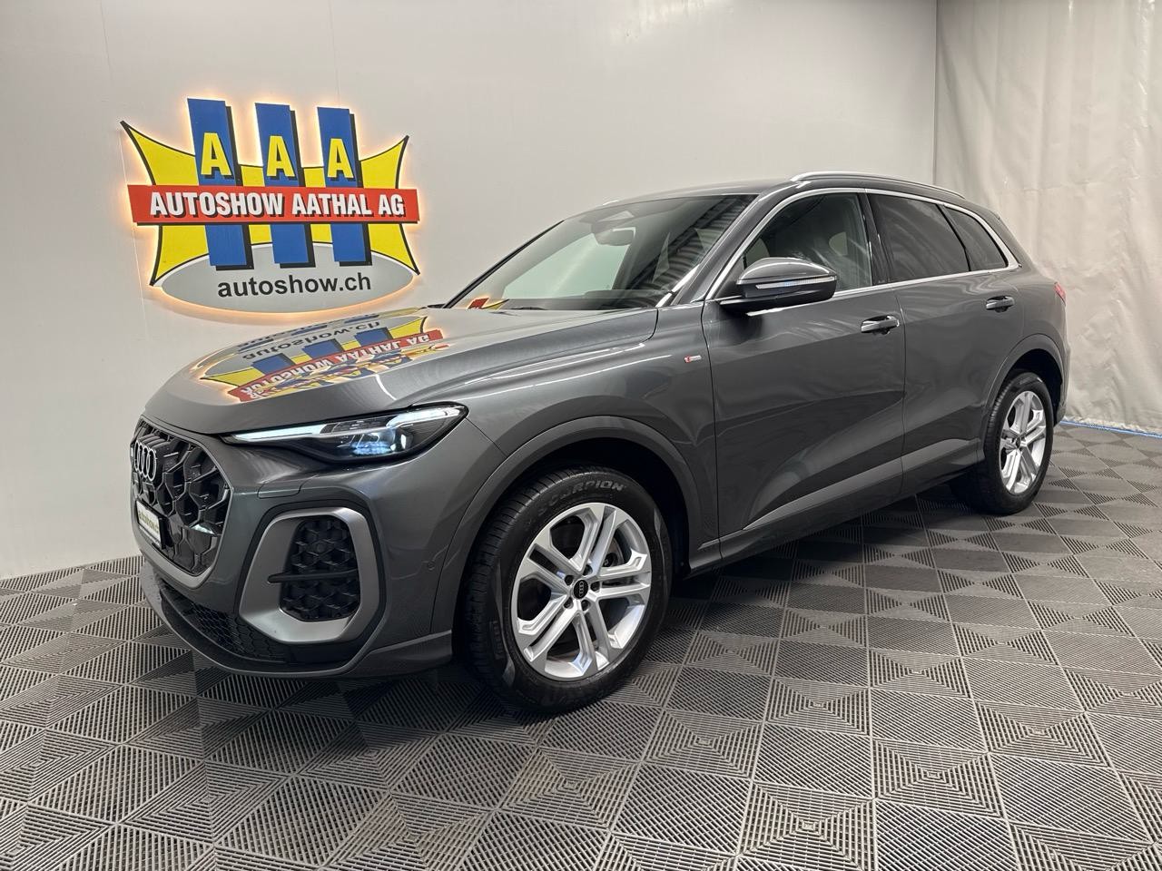 AUDI Q5 TDI quattro 150 kW S-tronic S-Line-image-0