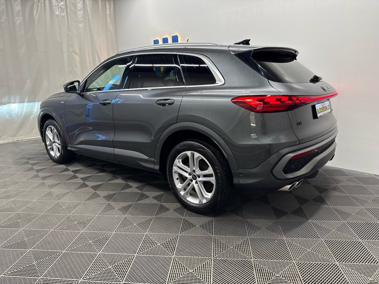 AUDI Q5 TDI quattro 150 kW S-tronic S-Line-image-1