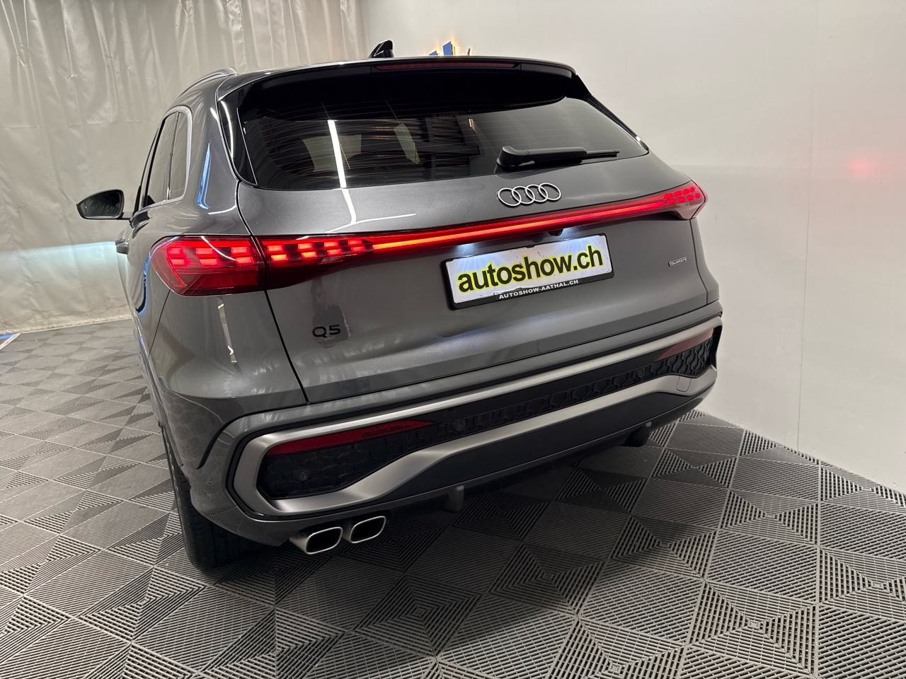 AUDI Q5 TDI quattro 150 kW S-tronic S-Line-image-15