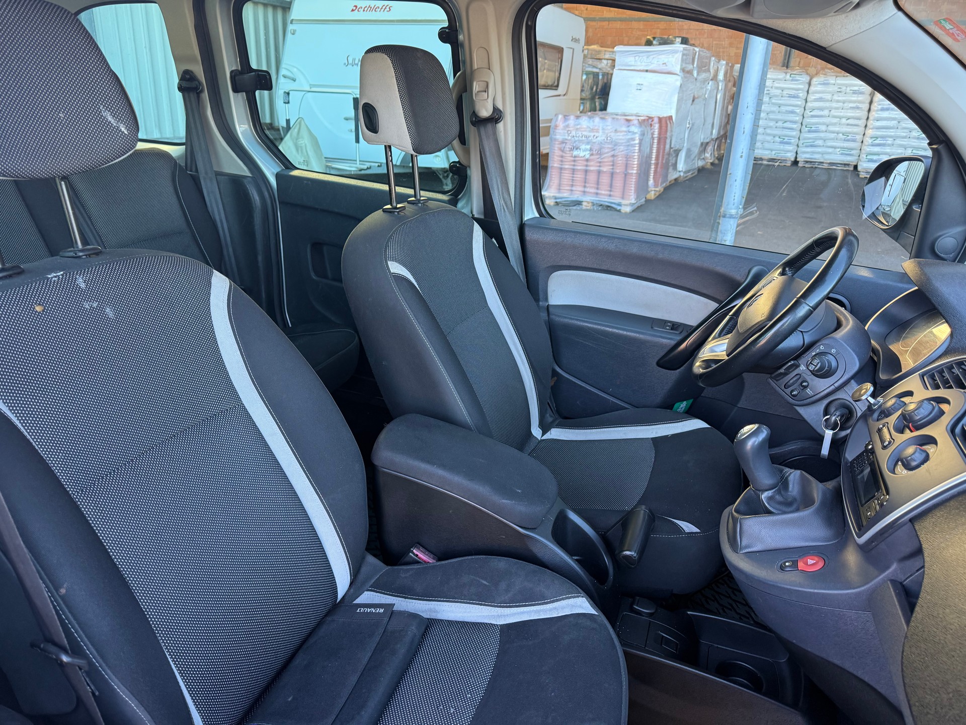 RENAULT Kangoo 1.5 dCi Swiss Edition-image-9