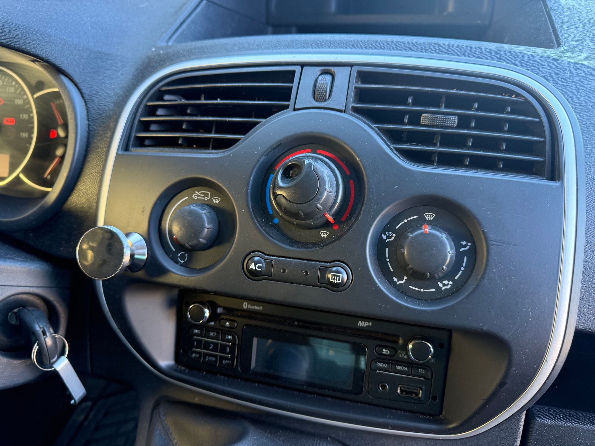 RENAULT Kangoo 1.5 dCi Swiss Edition-image-11