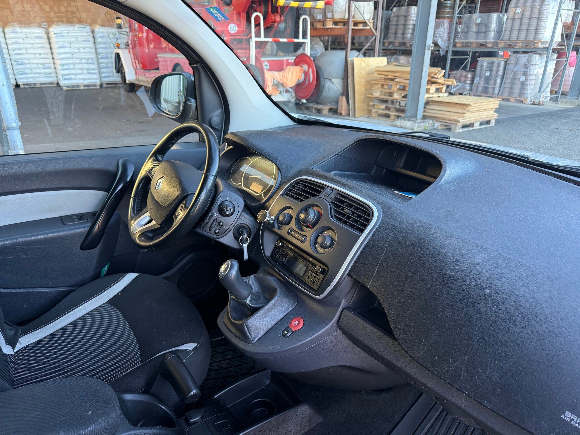 RENAULT Kangoo 1.5 dCi Swiss Edition-image-10