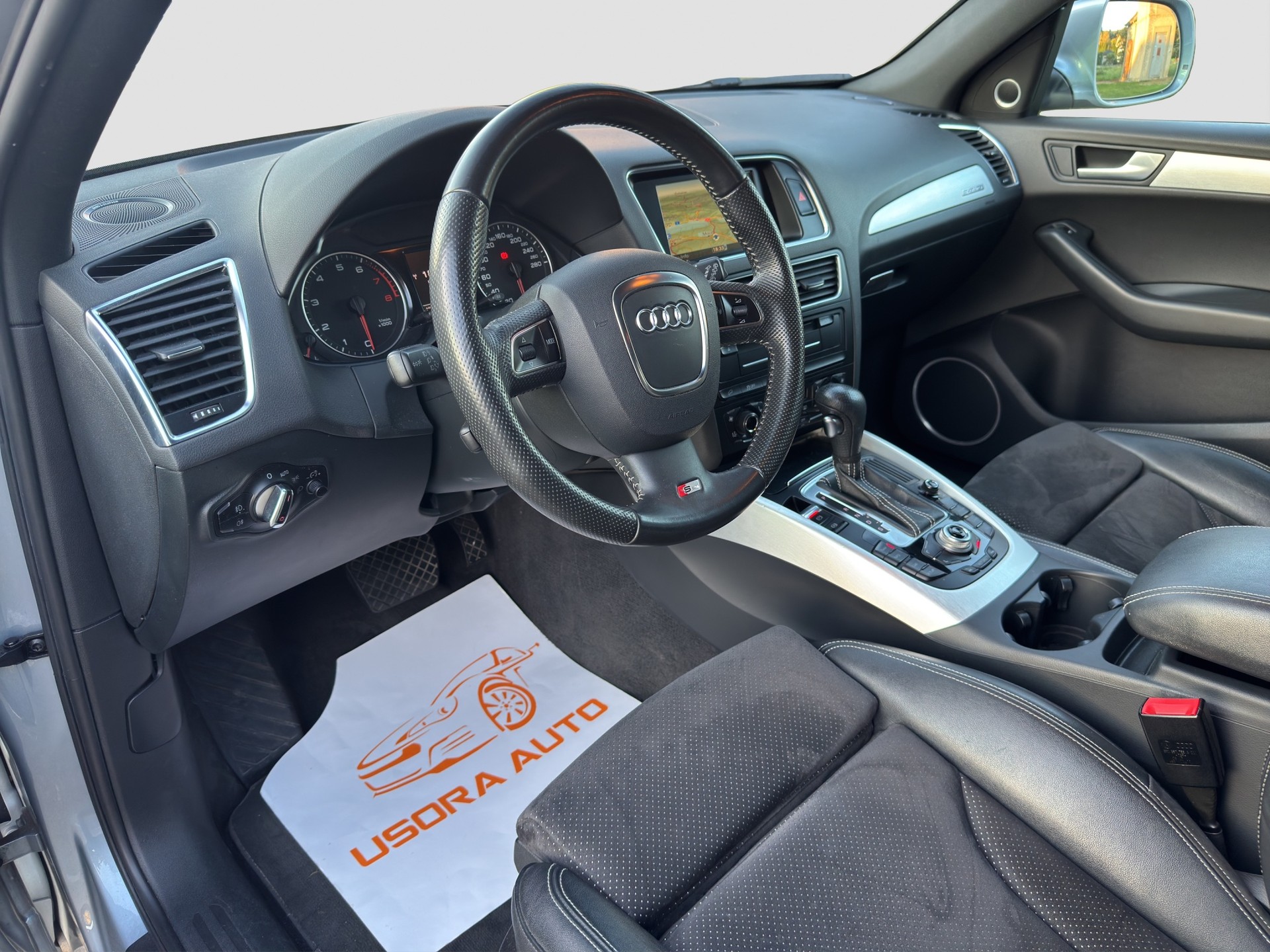 AUDI Q5 2.0 TFSI quattro S-tronic-image-12