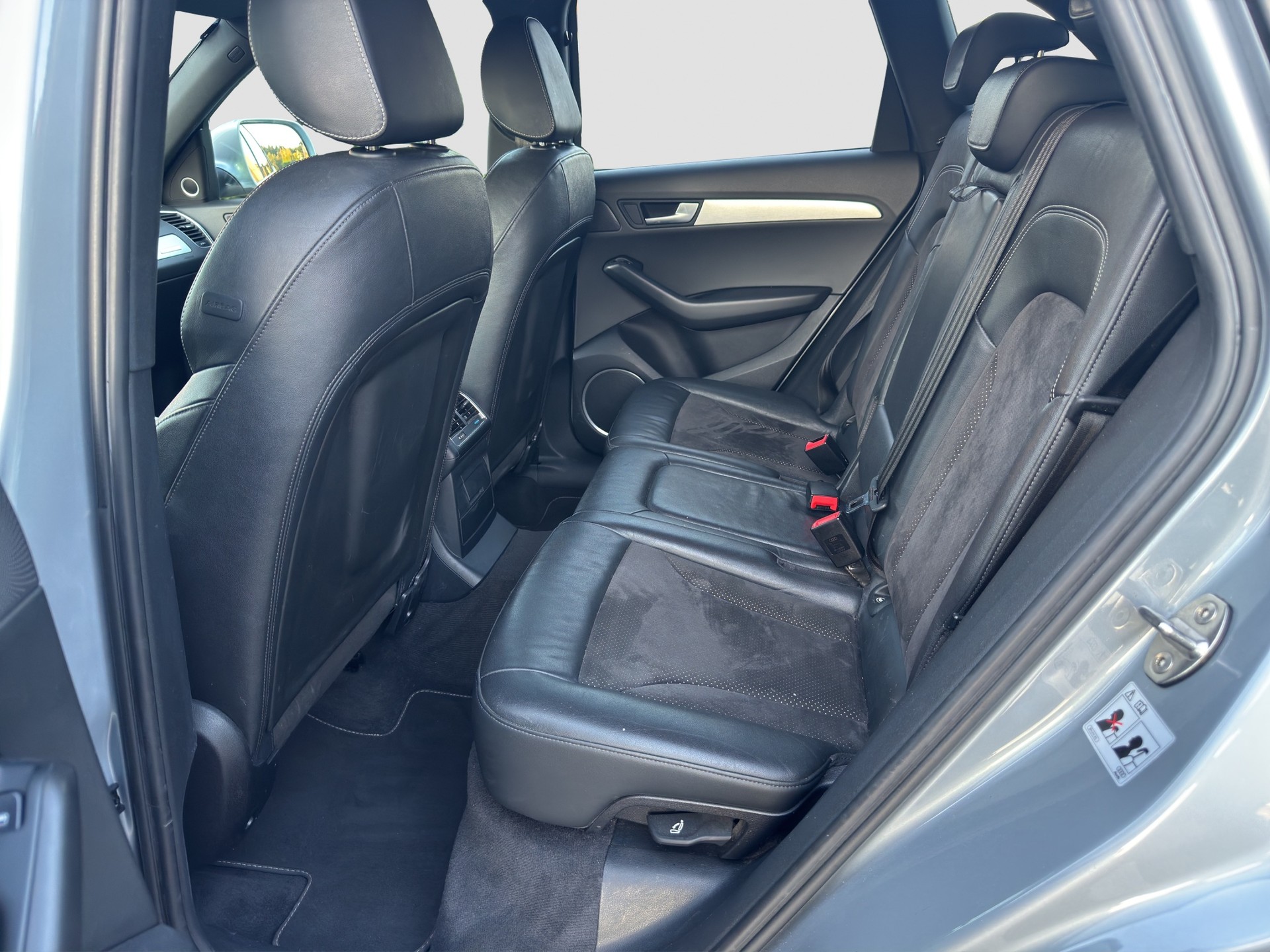 AUDI Q5 2.0 TFSI quattro S-tronic-image-15