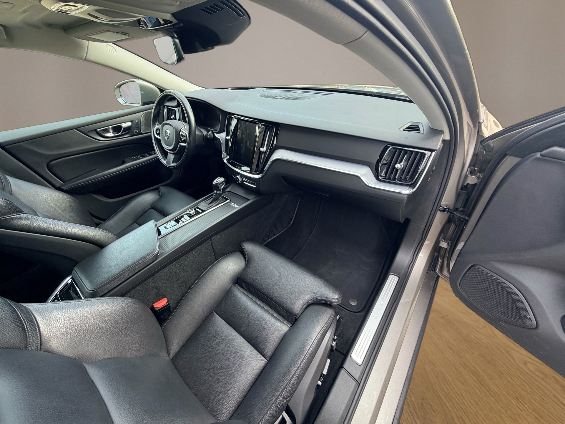 VOLVO V60 D4 Inscription Geartronic-image-9