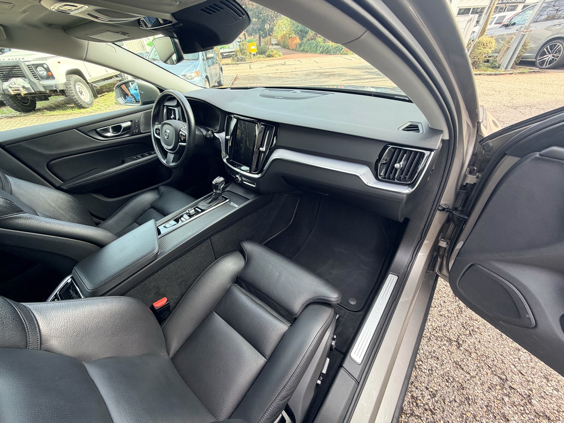 VOLVO V60 D4 Inscription Geartronic-image-9
