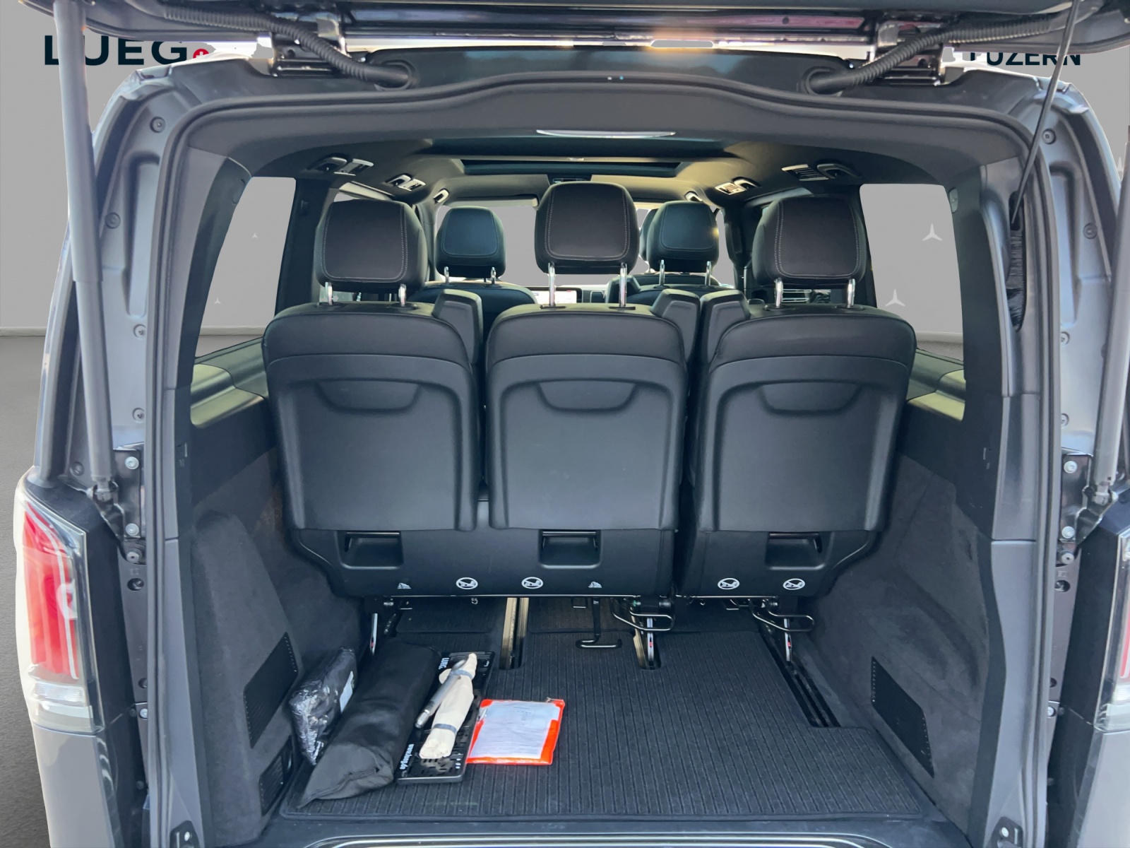 MERCEDES-BENZ V 300 d lang Avantgarde 4Matic 9G-Tronic-image-14
