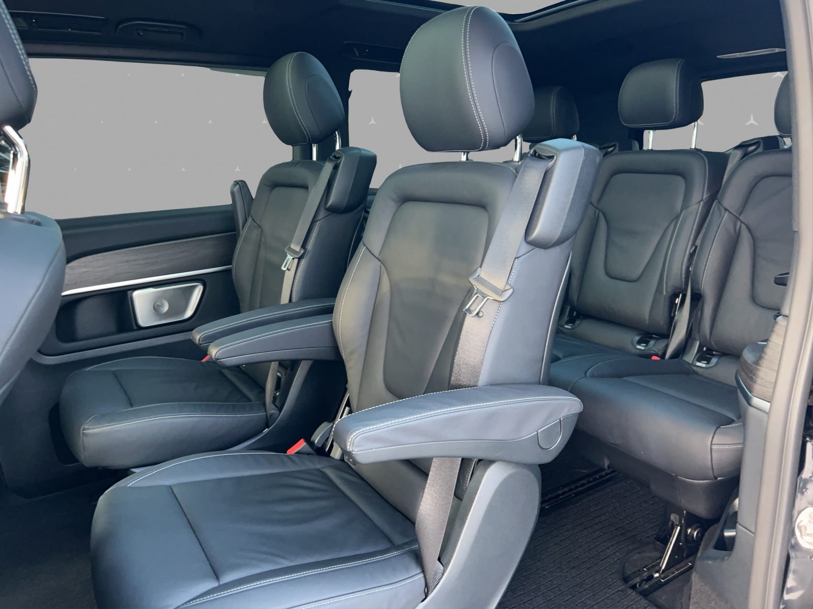 MERCEDES-BENZ V 300 d lang Avantgarde 4Matic 9G-Tronic-image-13