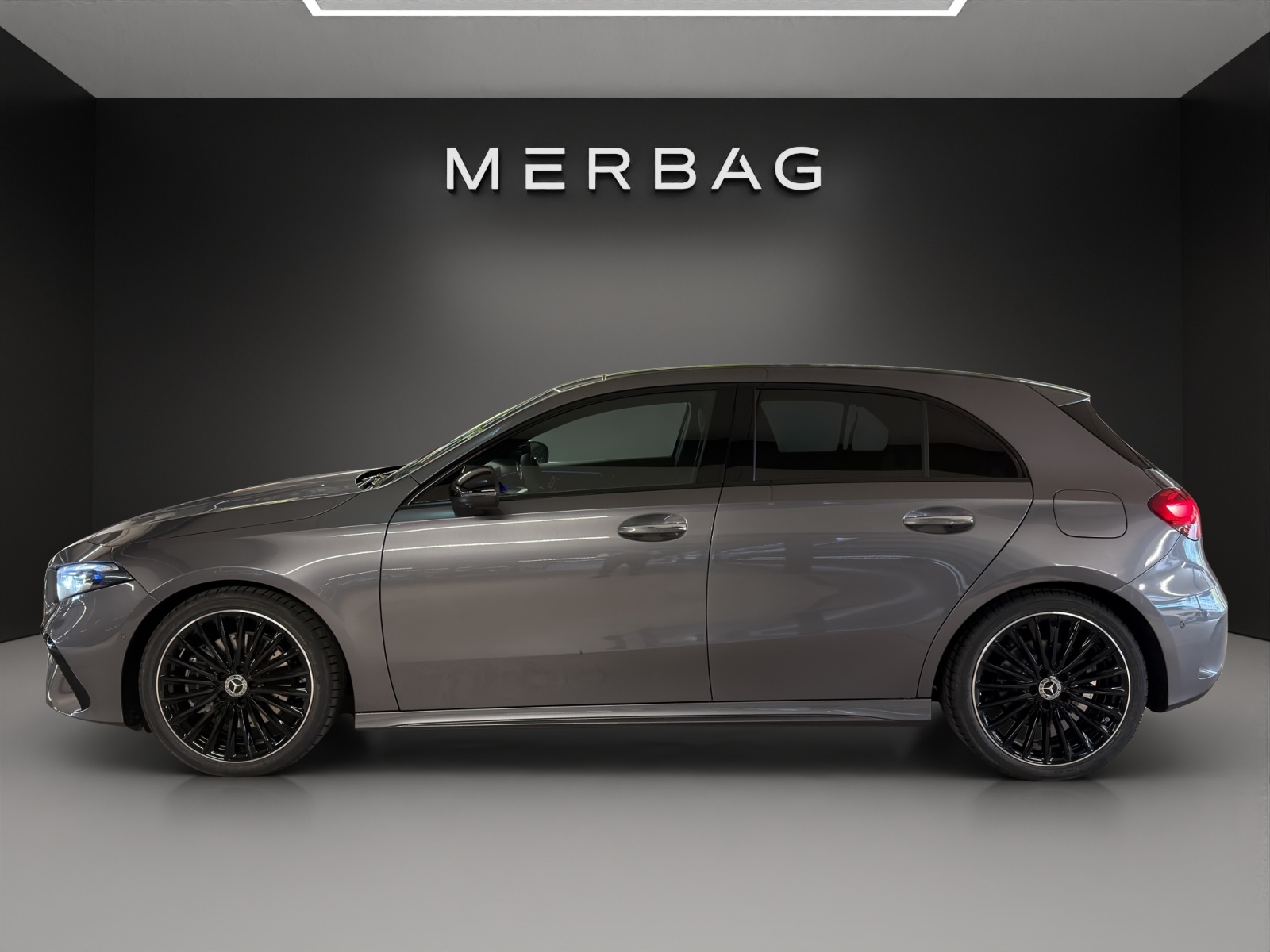 MERCEDES-BENZ A 220 4Matic 8G-DCT-image-2