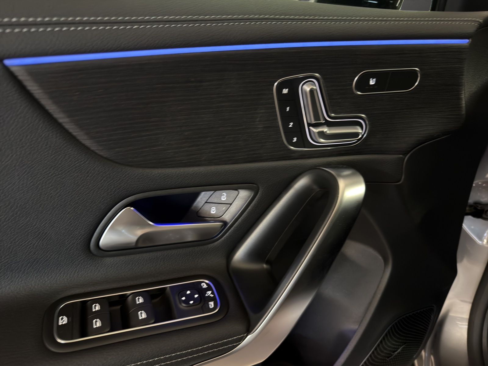 MERCEDES-BENZ A 220 4Matic 8G-DCT-image-9