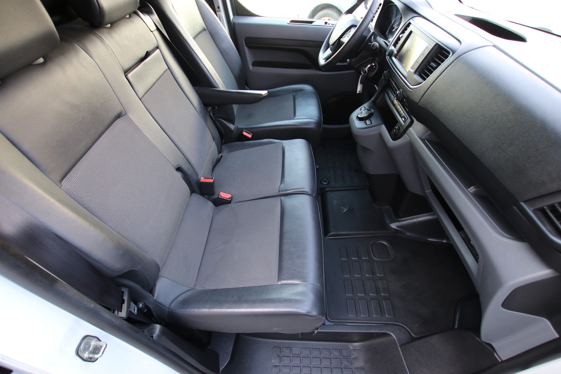 PEUGEOT Expert 2.0 BlueHDi 120 S&S Premium Standard EAT8-image-10