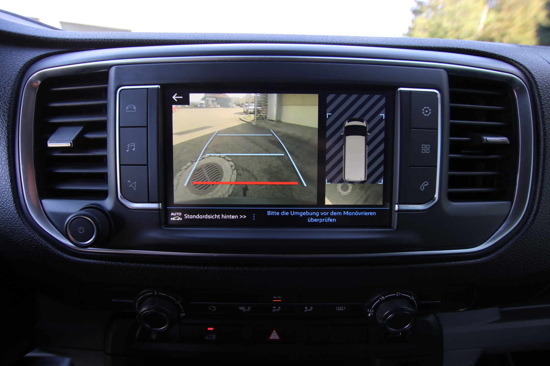 PEUGEOT Expert 2.0 BlueHDi 120 S&S Premium Standard EAT8-image-18