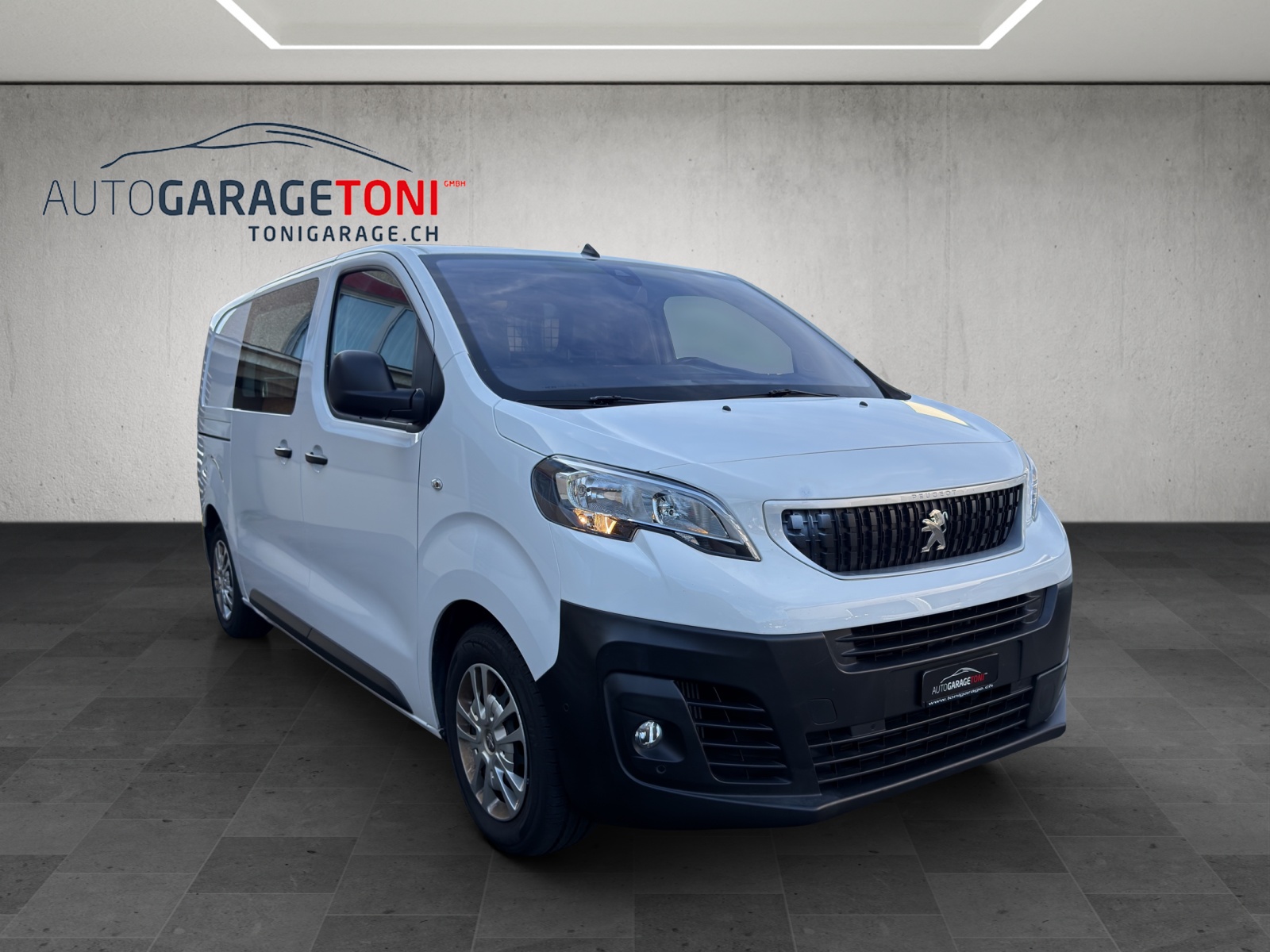 PEUGEOT Expert 2.0 BlueHDi 120 S&S Premium Standard EAT8-image-1