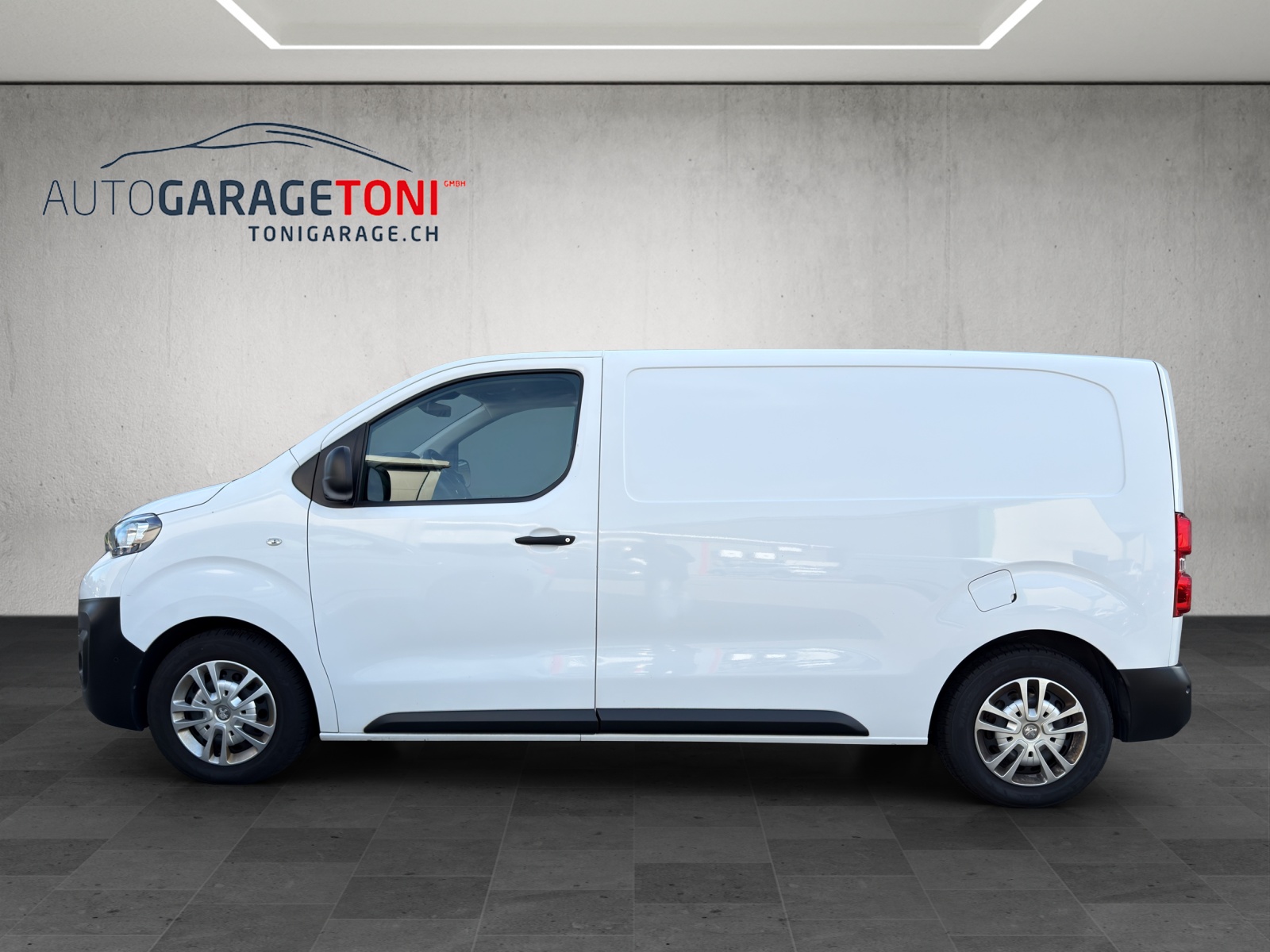 PEUGEOT Expert 2.0 BlueHDi 120 S&S Premium Standard EAT8-image-3