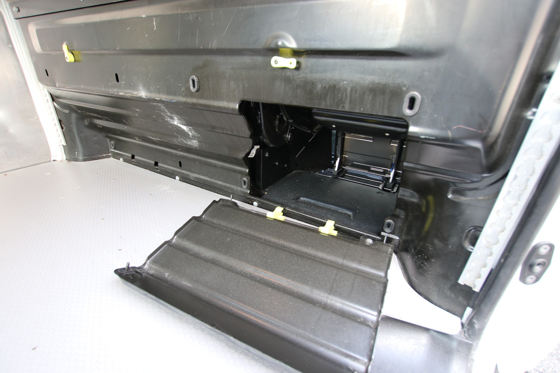PEUGEOT Expert 2.0 BlueHDi 120 S&S Premium Standard EAT8-image-13