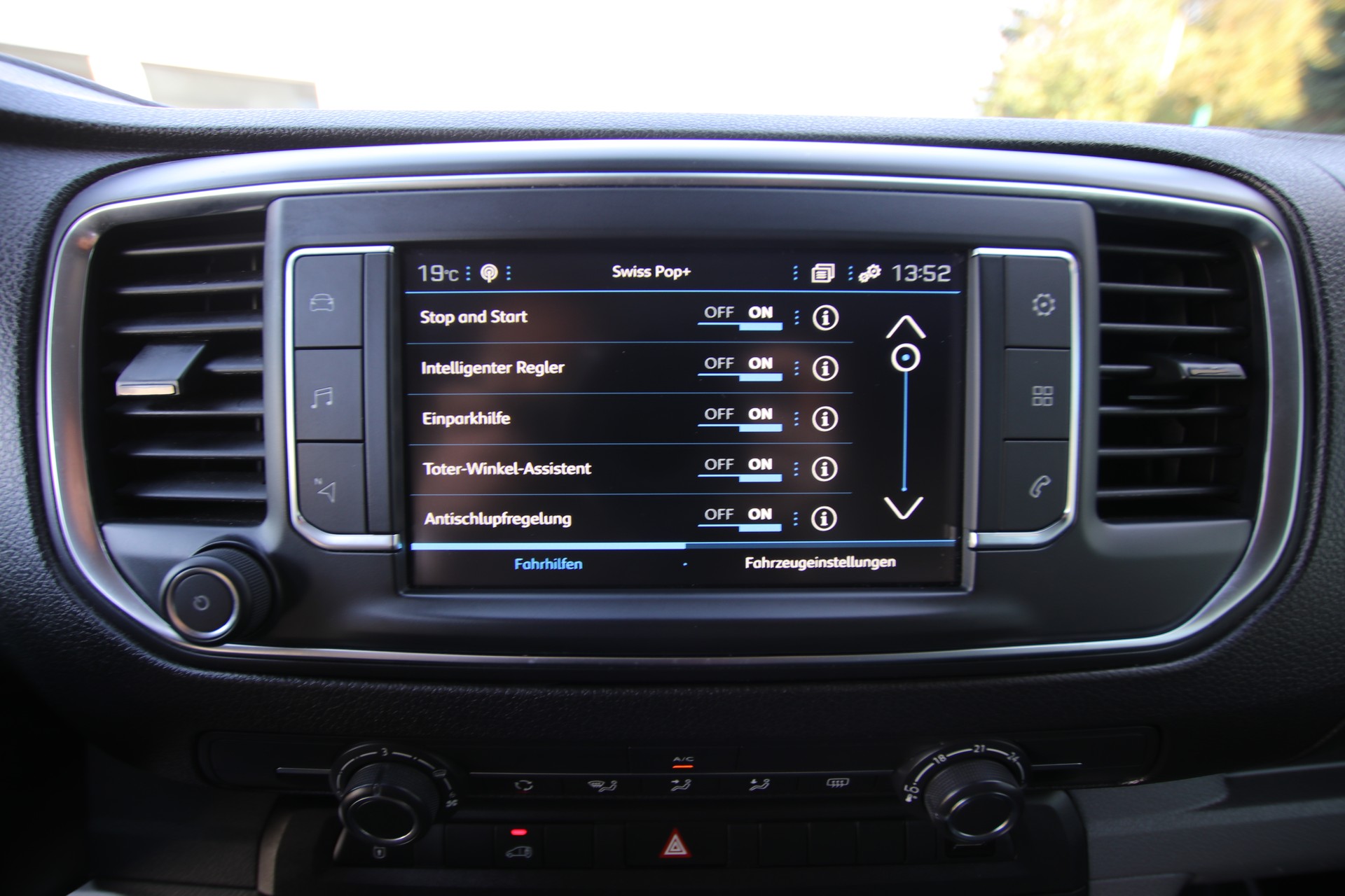 PEUGEOT Expert 2.0 BlueHDi 120 S&S Premium Standard EAT8-image-17