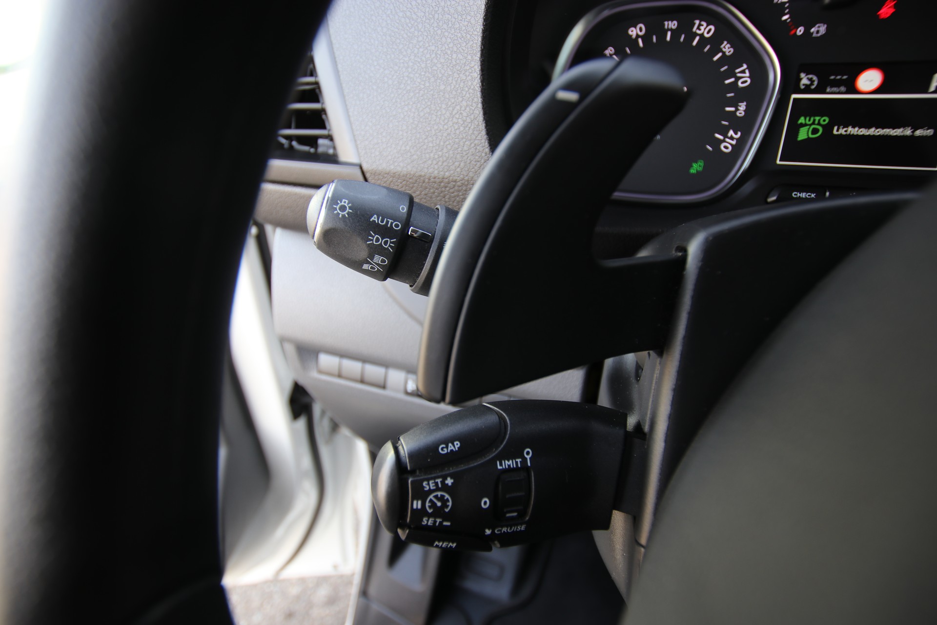 PEUGEOT Expert 2.0 BlueHDi 120 S&S Premium Standard EAT8-image-23