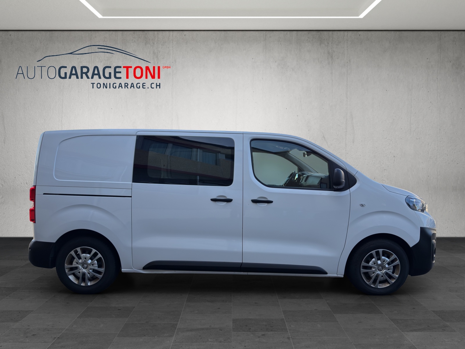 PEUGEOT Expert 2.0 BlueHDi 120 S&S Premium Standard EAT8-image-4