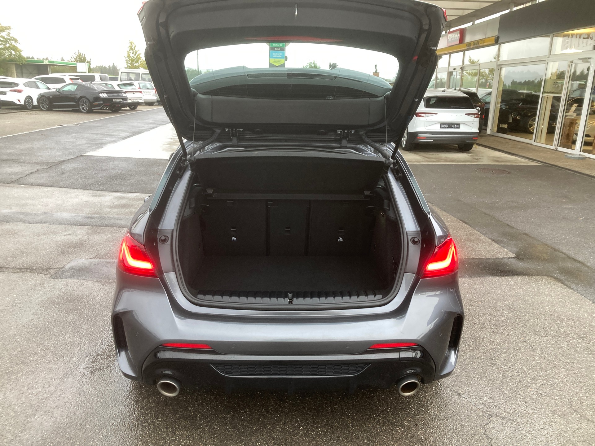 BMW M135i xDrive Steptronic-image-5
