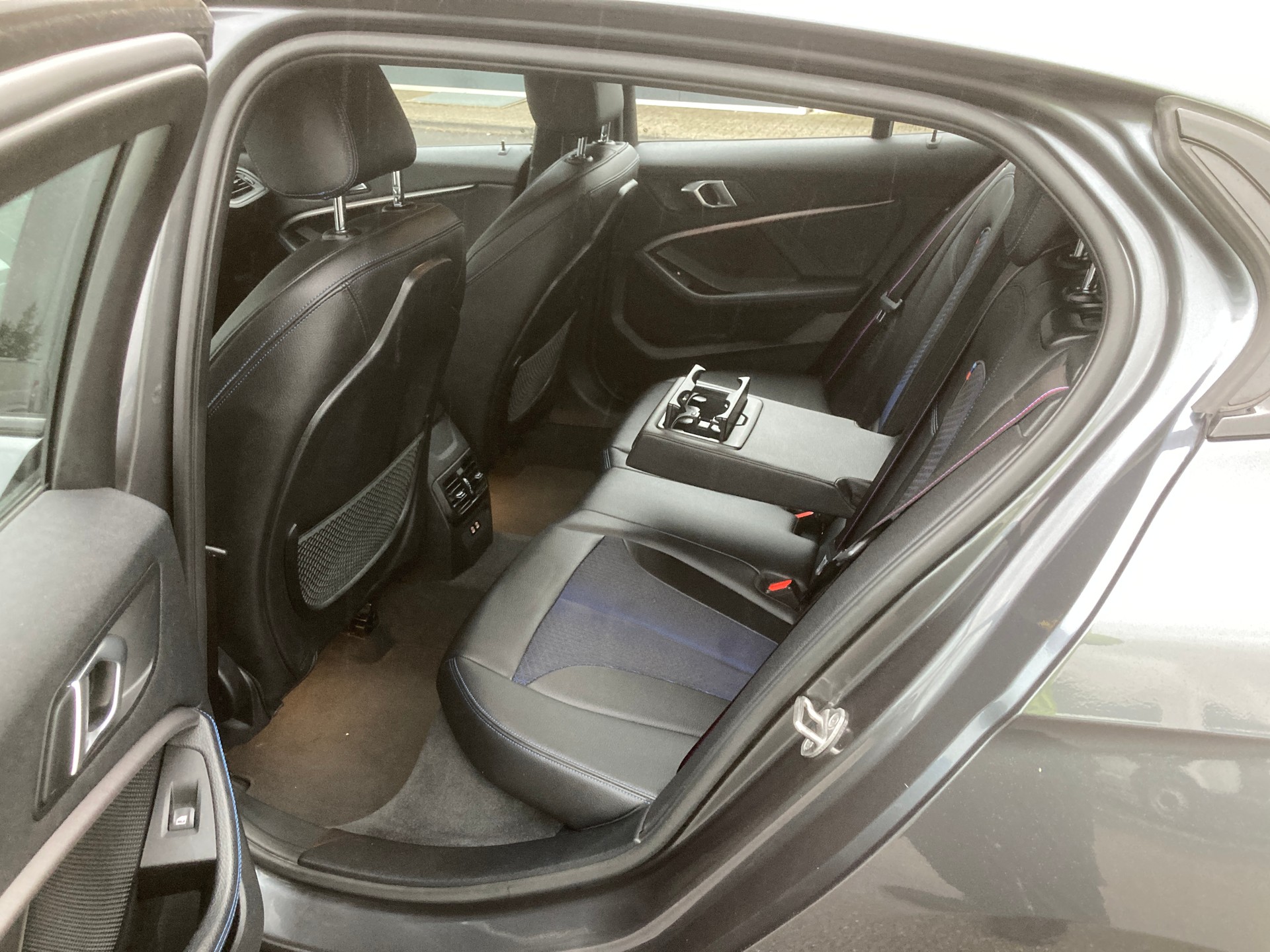 BMW M135i xDrive Steptronic-image-7