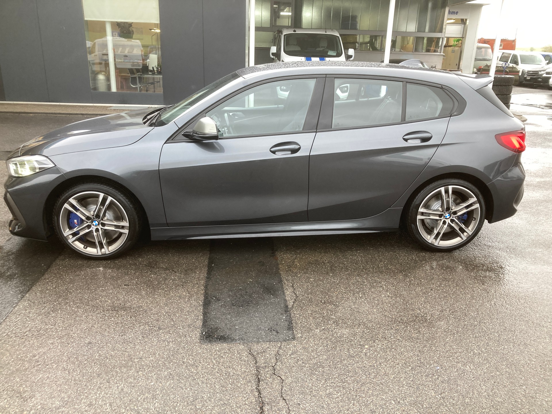 BMW M135i xDrive Steptronic-image-4