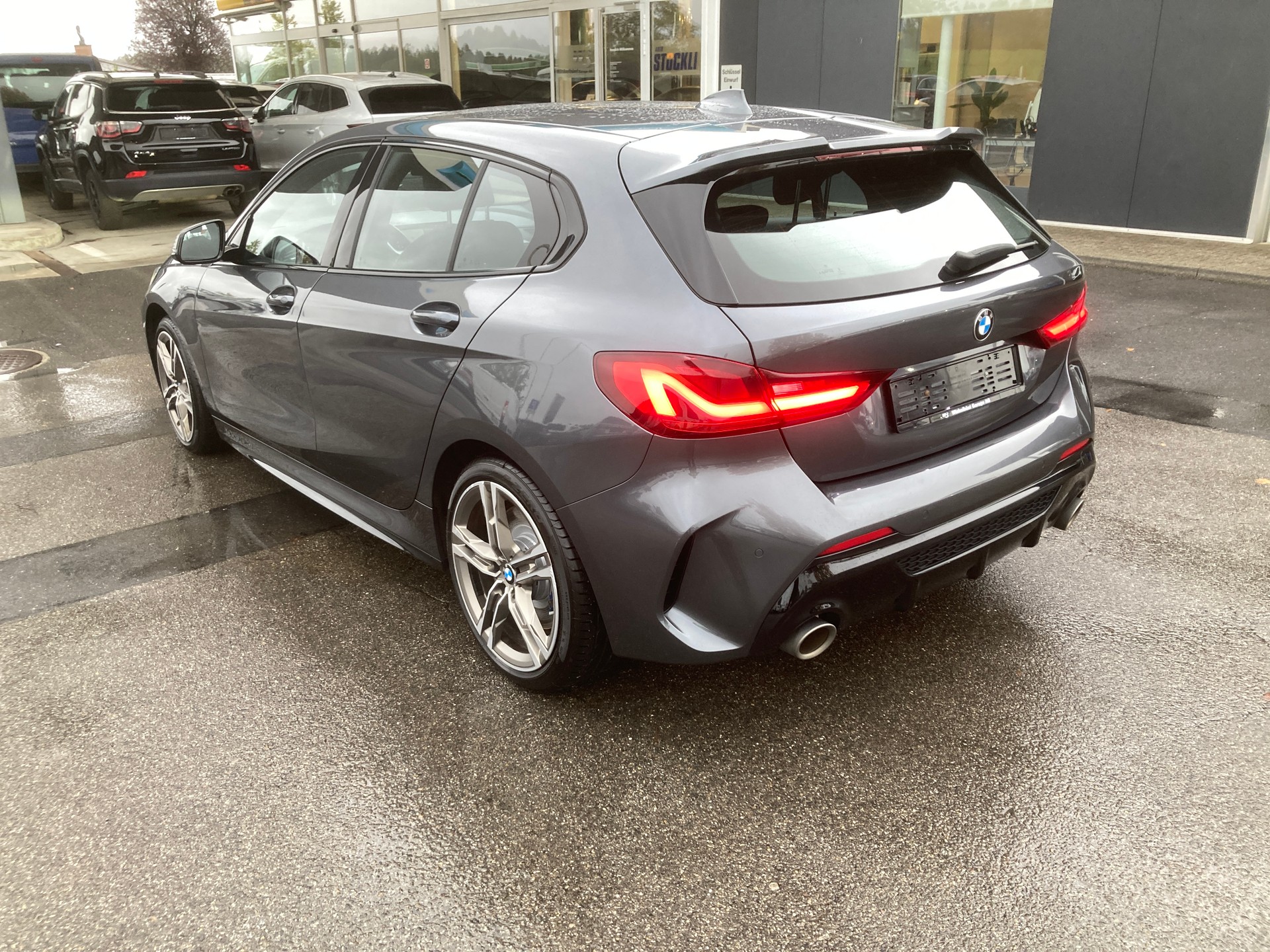 BMW M135i xDrive Steptronic-image-3