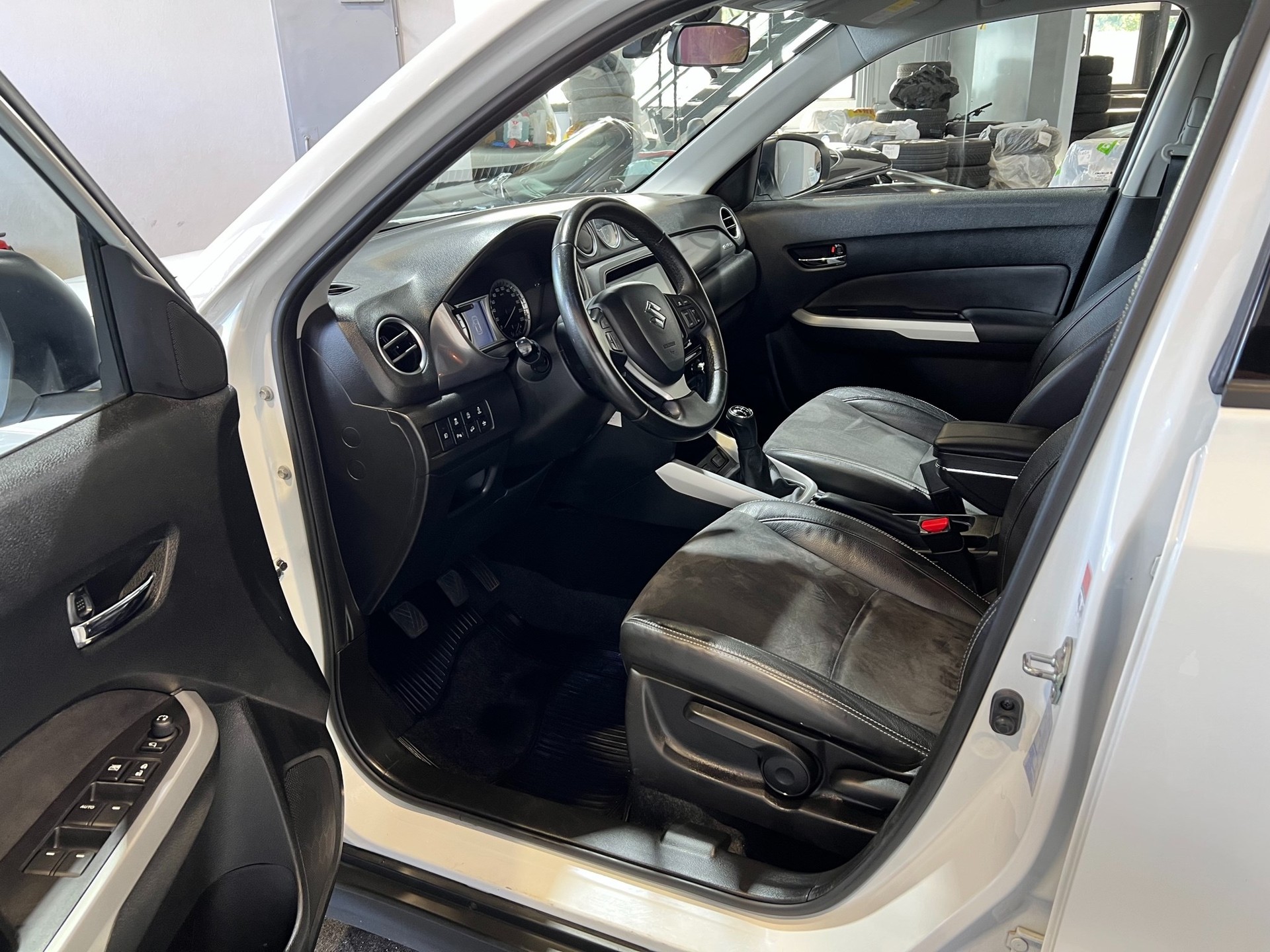 SUZUKI Vitara 1.6 Unico-image-10