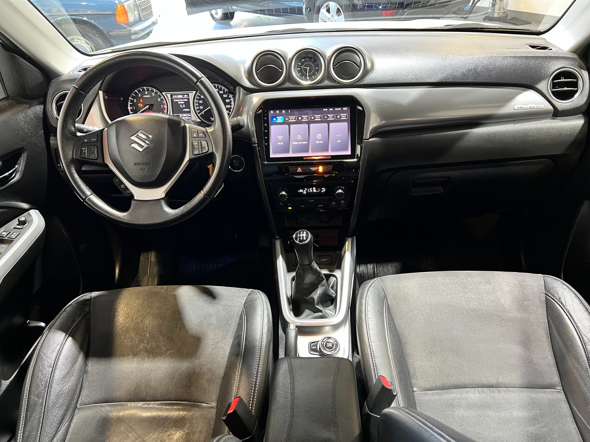 SUZUKI Vitara 1.6 Unico-image-9
