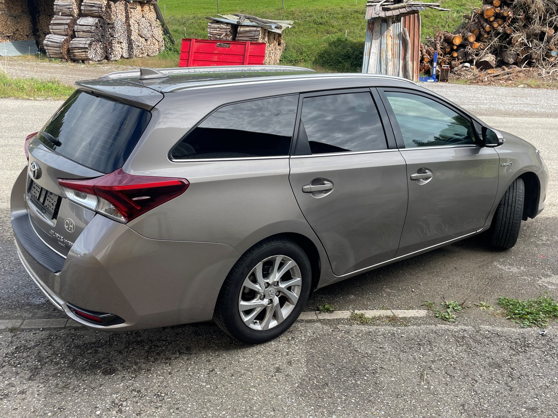 TOYOTA Auris Touring Sports 1.8 HSD Luna e-CVT-image-2