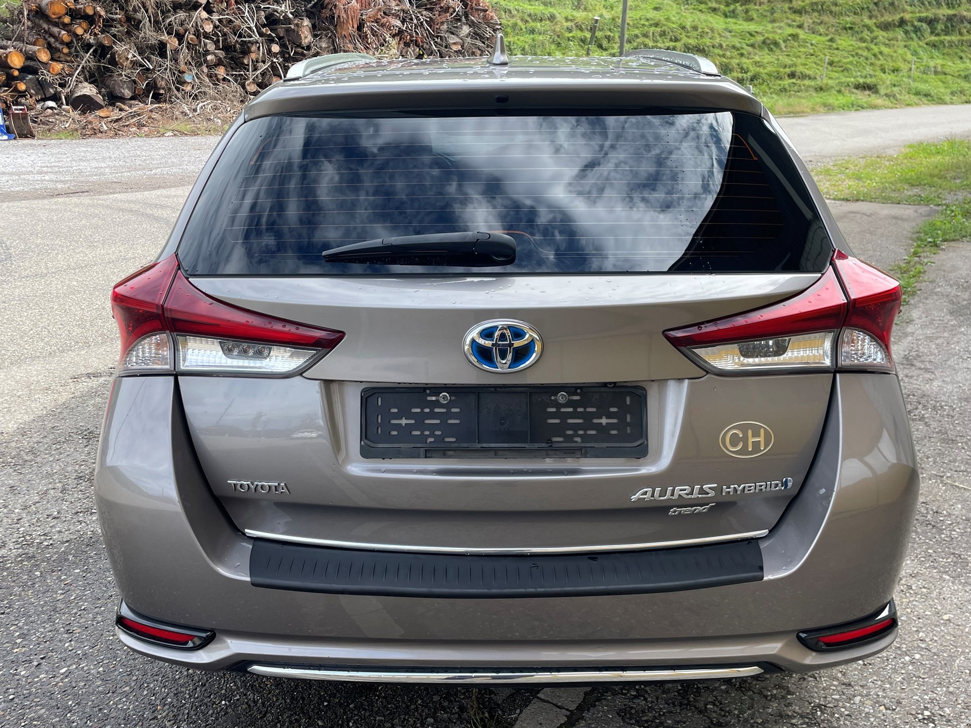 TOYOTA Auris Touring Sports 1.8 HSD Luna e-CVT-image-3