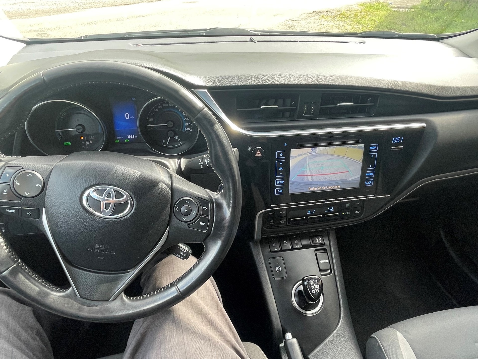 TOYOTA Auris Touring Sports 1.8 HSD Luna e-CVT-image-5