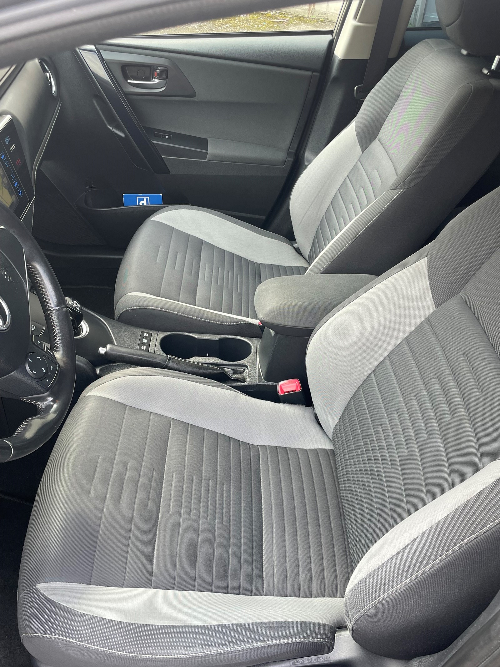 TOYOTA Auris Touring Sports 1.8 HSD Luna e-CVT-image-4