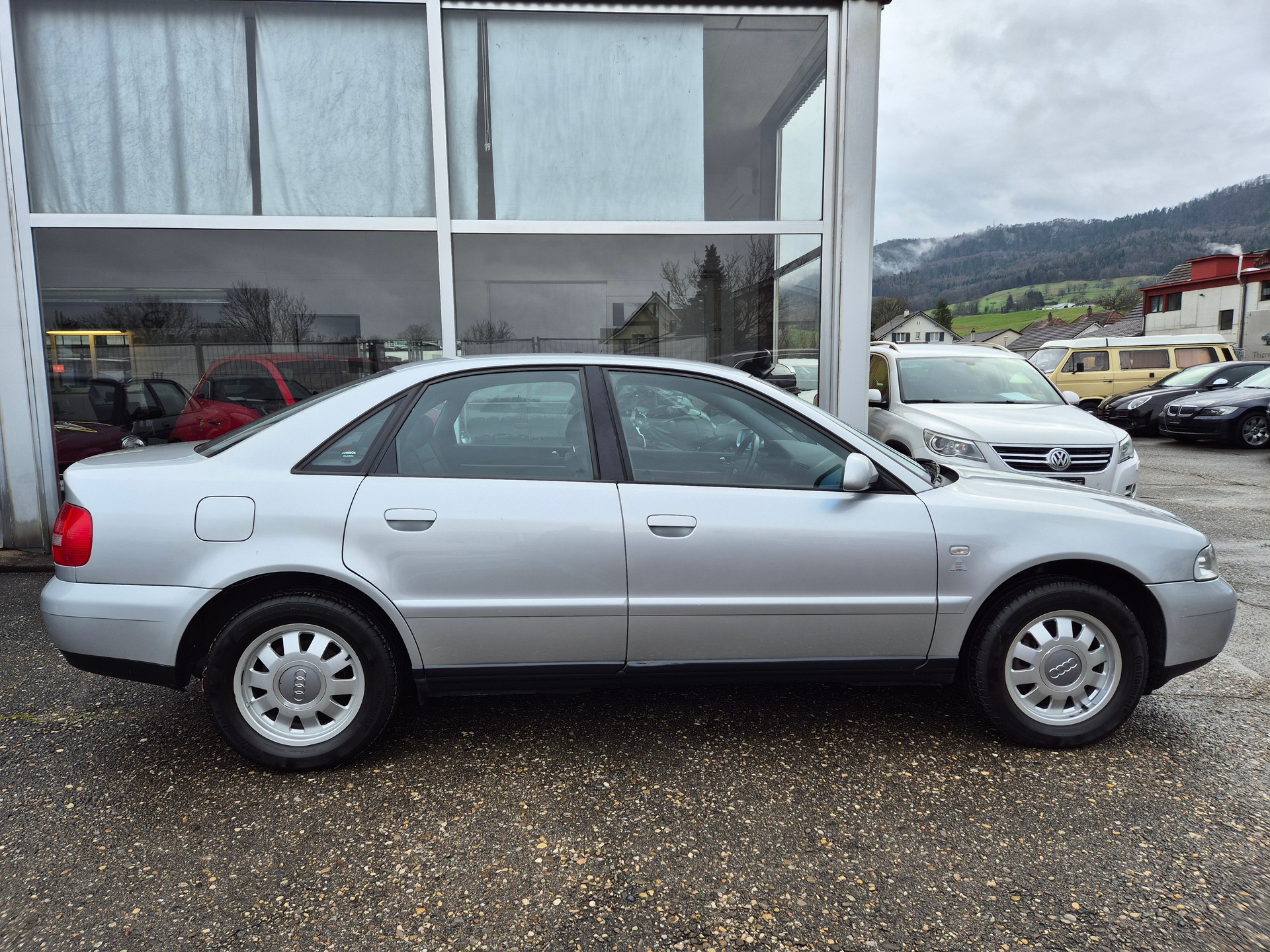 AUDI A4 2.8 quattro Advance-image-11