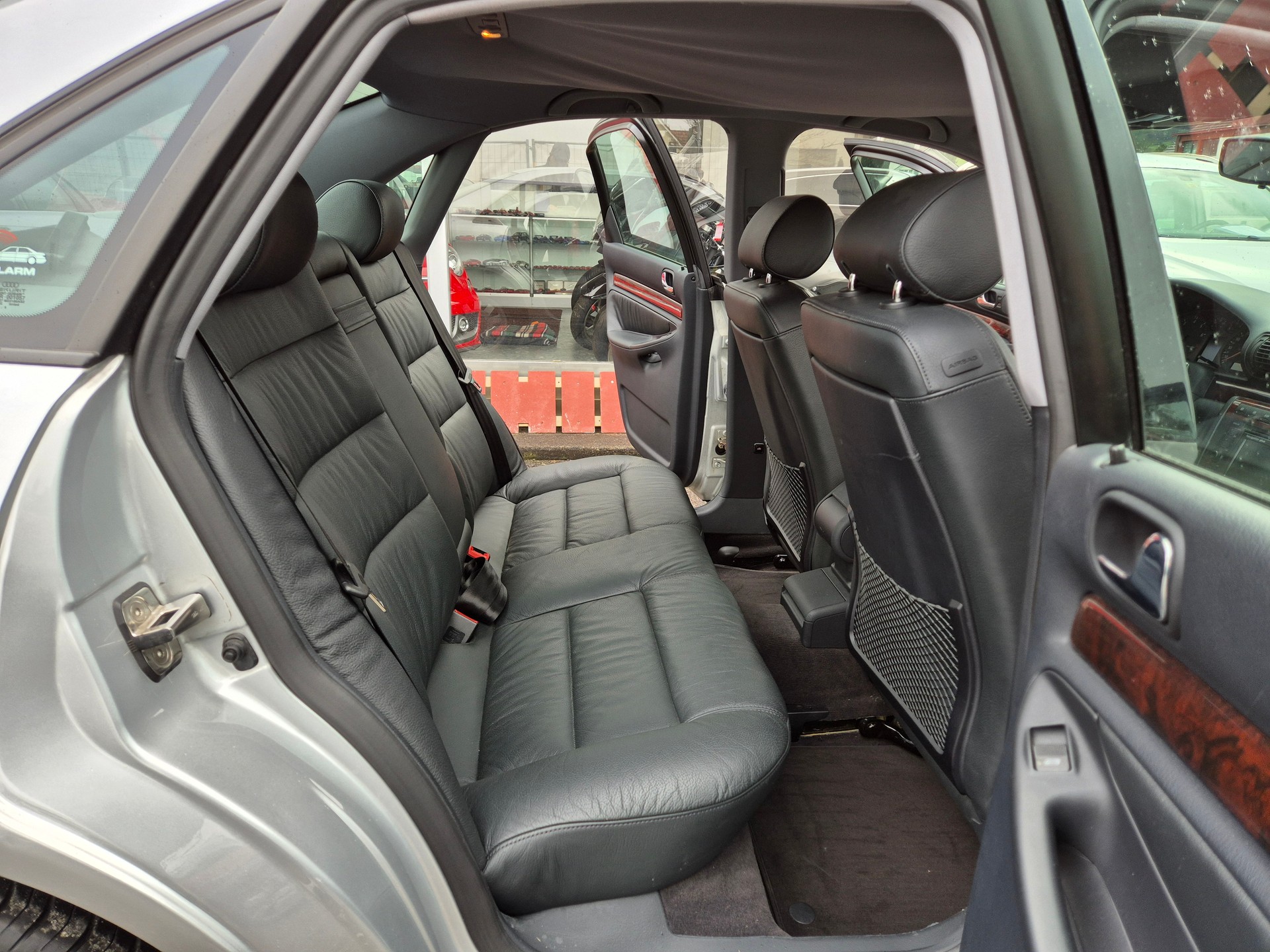 AUDI A4 2.8 quattro Advance-image-17