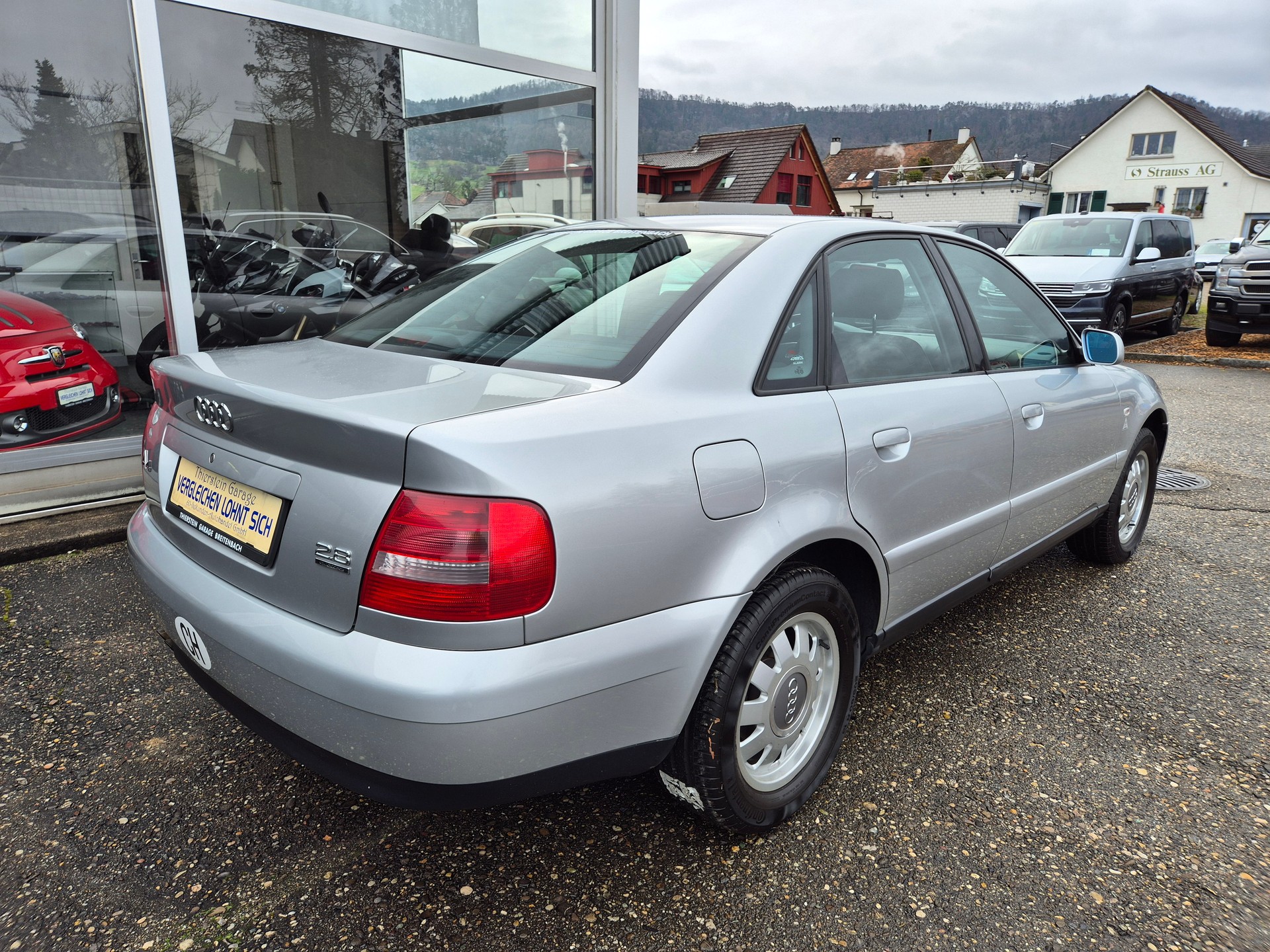 AUDI A4 2.8 quattro Advance-image-9