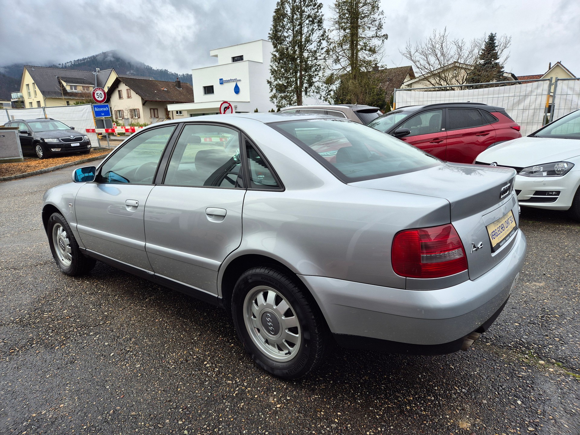 AUDI A4 2.8 quattro Advance-image-6